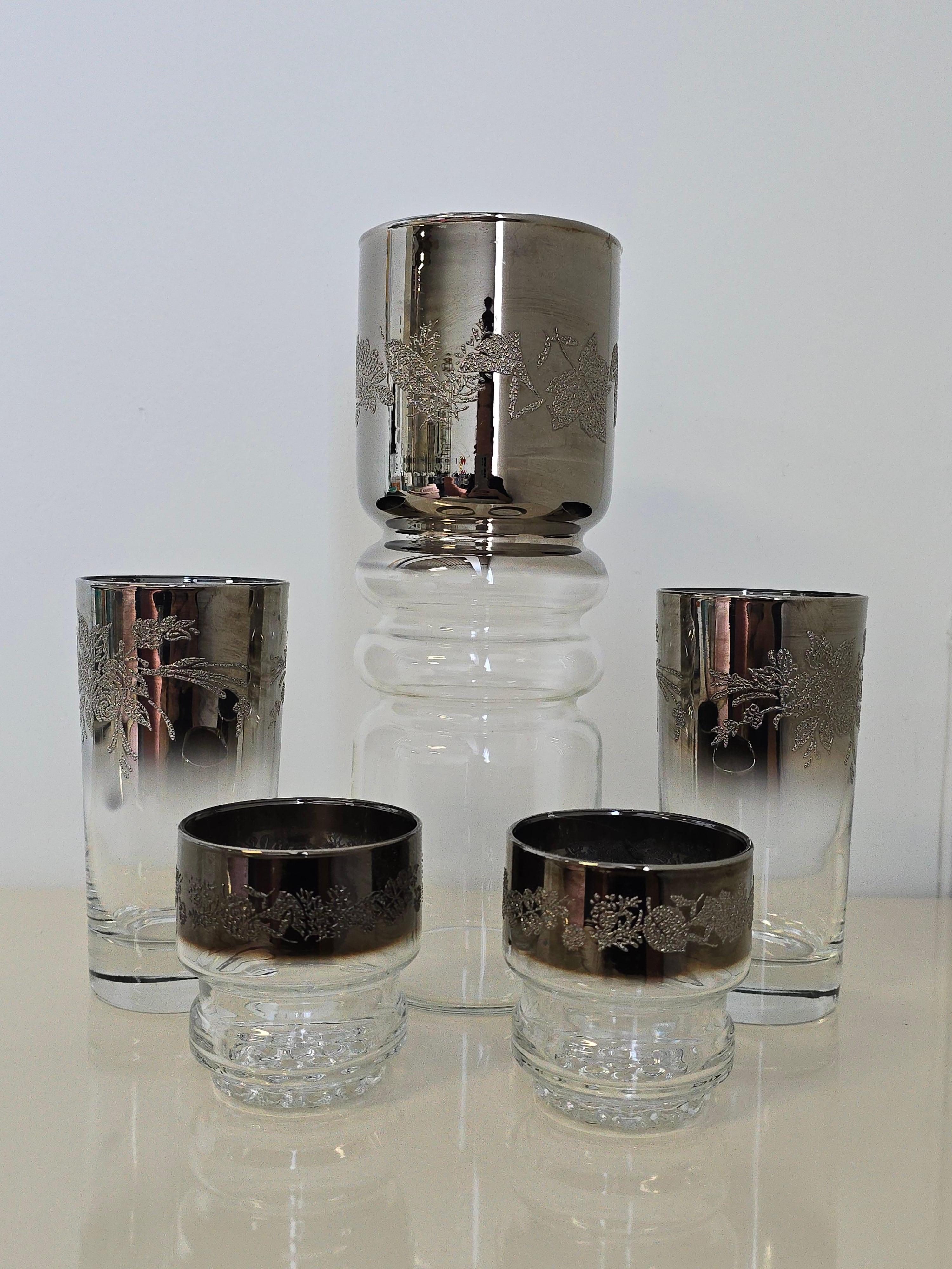 Set of Dorothy Thorpe Glassware With Pitcher and Glass For Sale 4