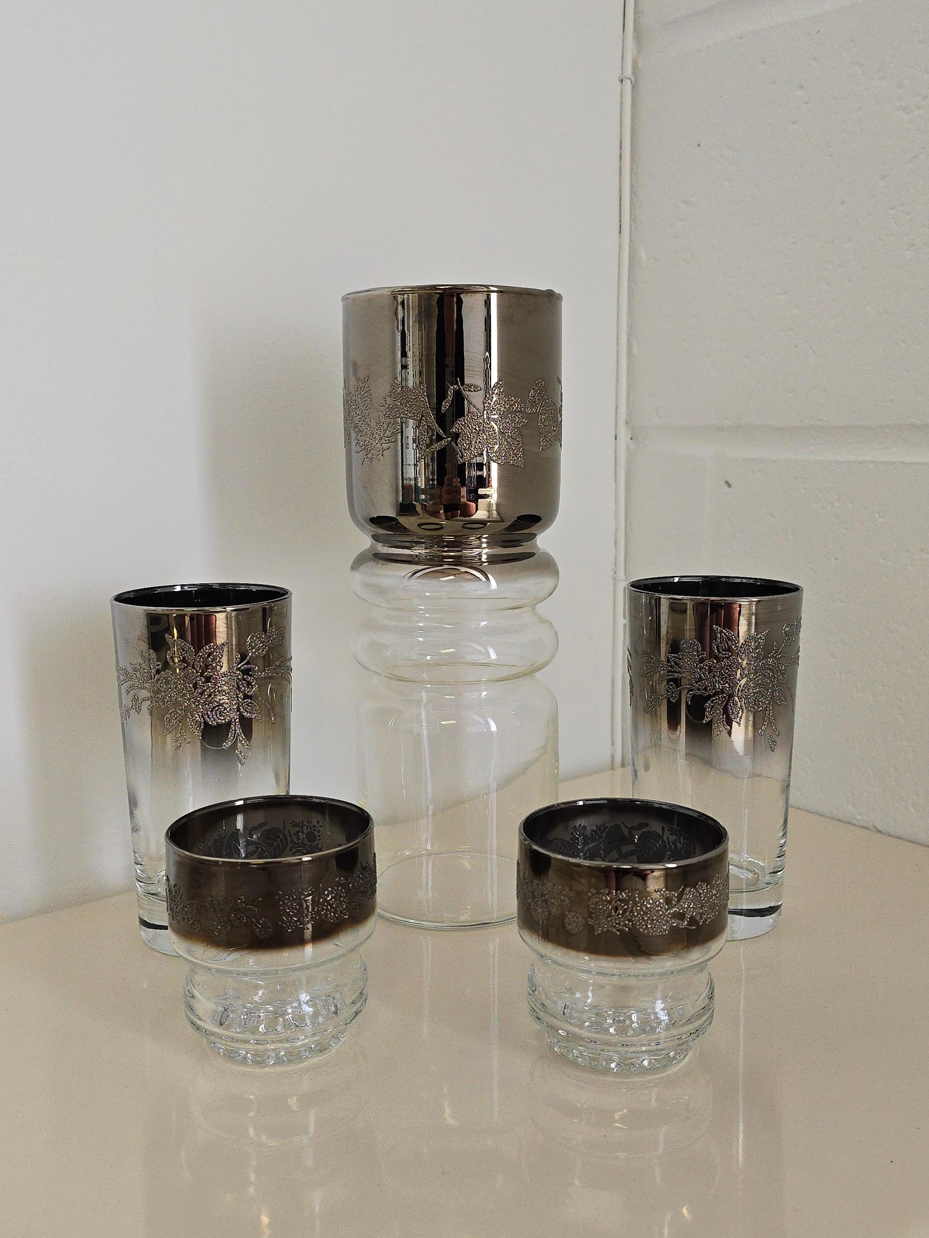 Mid-Century Modern Set of Dorothy Thorpe Glassware With Pitcher and Glass For Sale