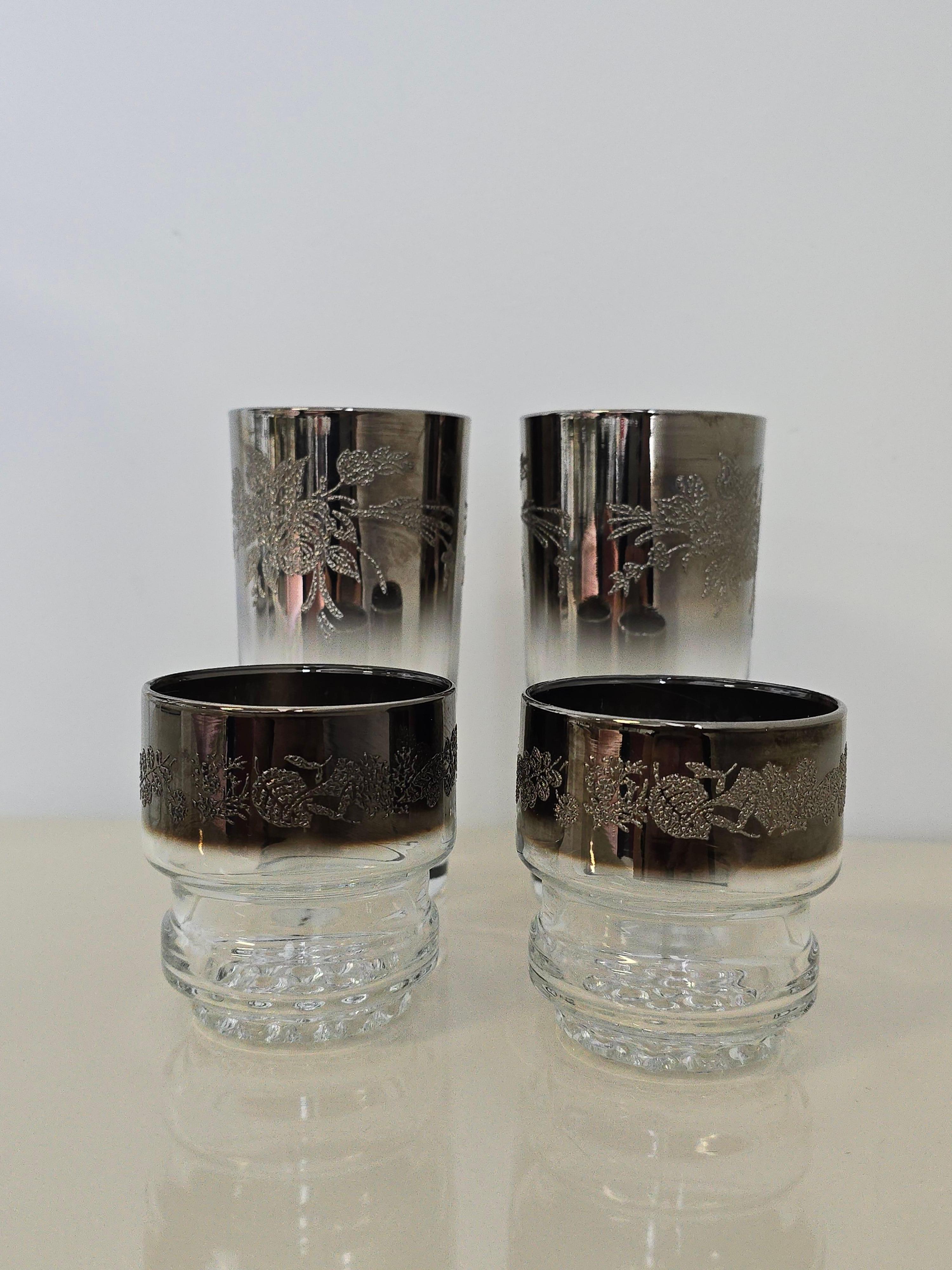 Mid-20th Century Set of Dorothy Thorpe Glassware With Pitcher and Glass For Sale