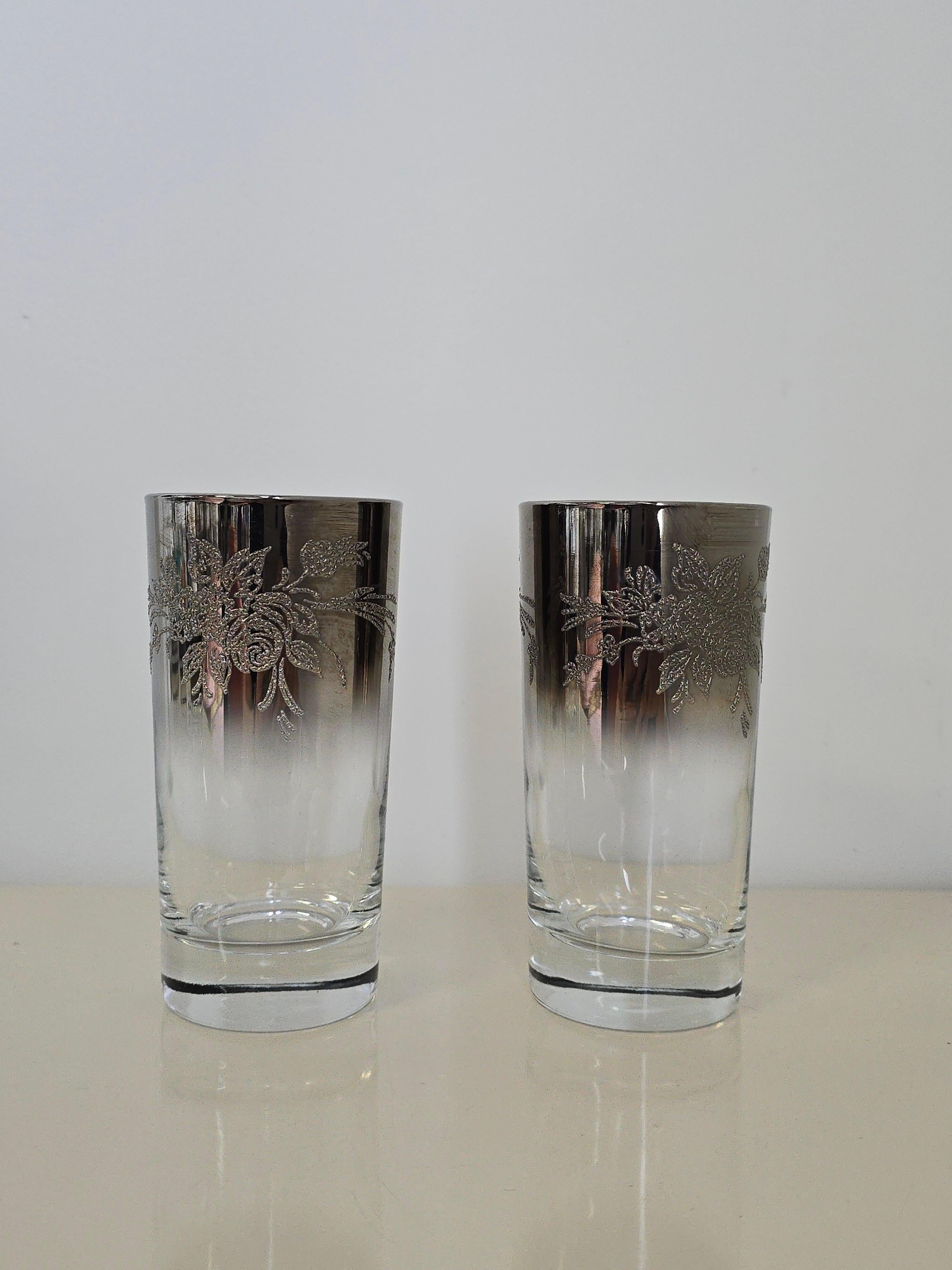 Set of Dorothy Thorpe Glassware With Pitcher and Glass For Sale 2