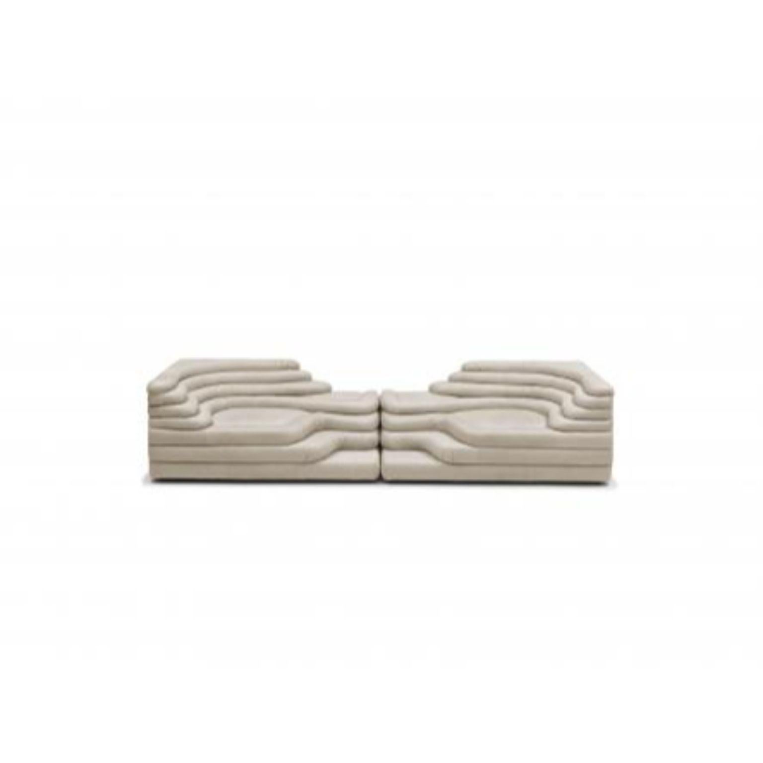 DS-1025 sofa by De Sede
Designer: Ubald Klug
Dimensions: left D 91 x W 156 x H 70 cm
 right D 91 x W 156 x H 70 cm
 Total: 91 x 312 x 70 cm
Materials: Leather, SEDEX upholstery with wadding cushion

Two ingeniously designed sofa elements are