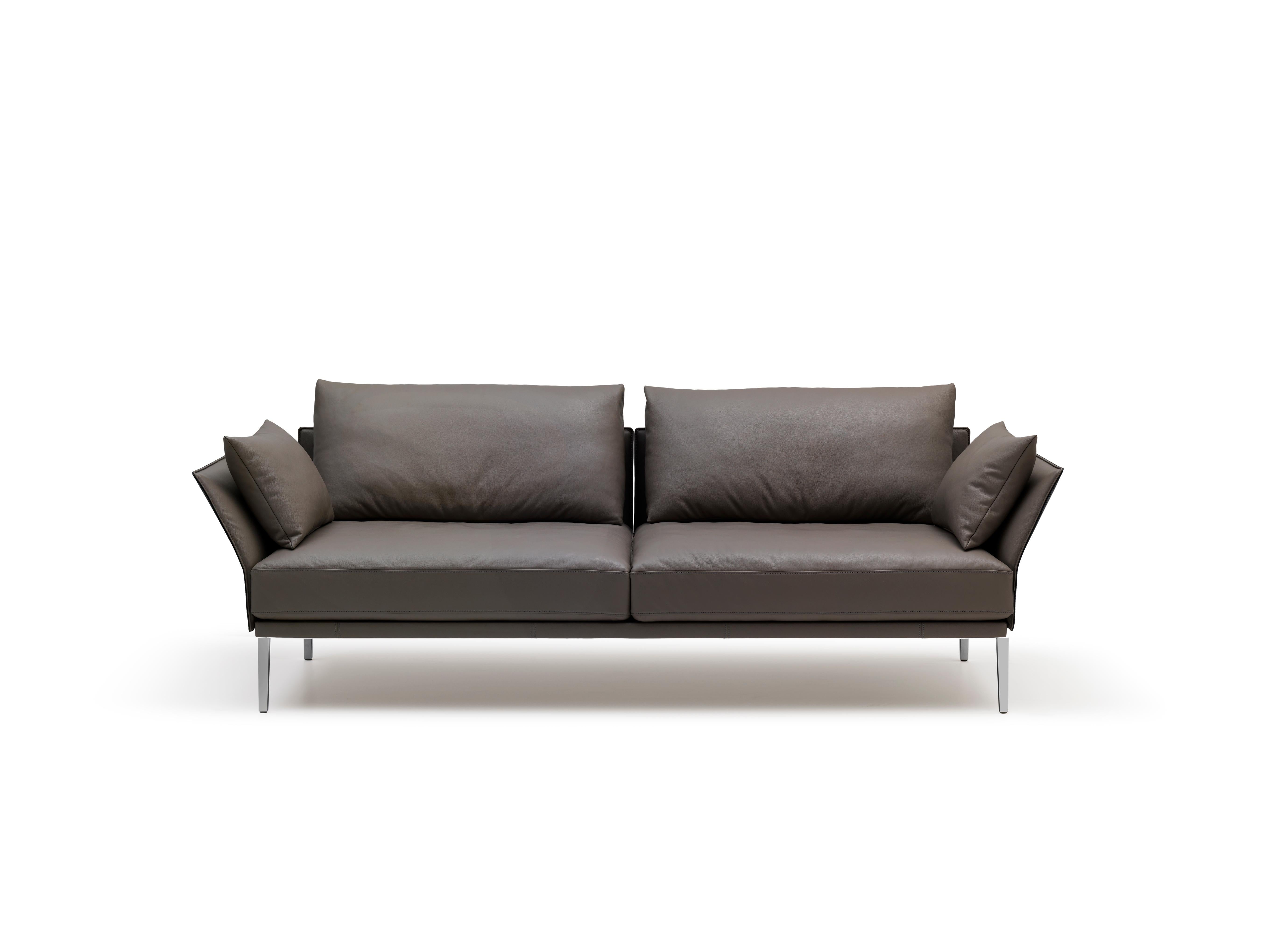 Set of DS-333 sofa and cushions by De Sede
Set of 4 cushions and 1 sofa
Design: Christian Werner
Dimensions: 
Sofa: D 58 x W 198 x H 78 cm
Backrest cushion/ armrest cushion: D 14/15 x W 50 x H 32 cm
Materials: aluminum, leather.

Prices may change