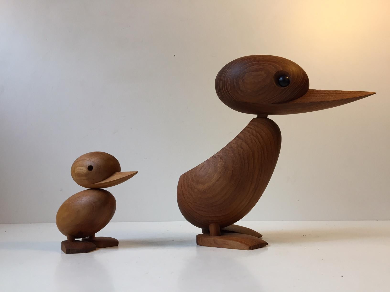 This set of duck and duckling is made in solid teak and was designed by Hans Bølling in 1959 and produced by Architectmade in Denmark during the 2000s. They are both signed by the designer to the base. Measures: The height of the smaller duckling is