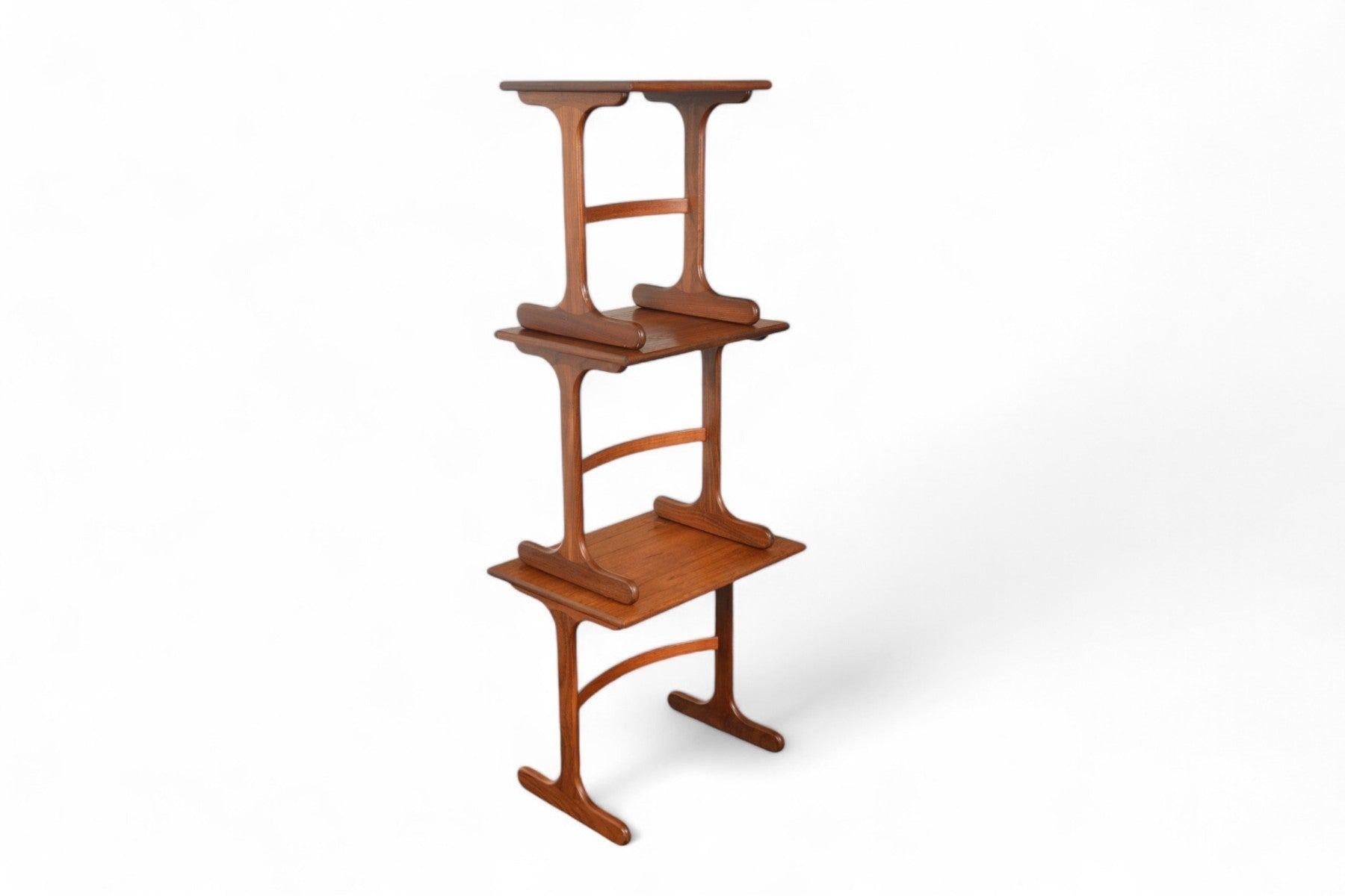 Mid-Century Modern Set of Duck Foot Modern Nesting Tables in Teak For Sale