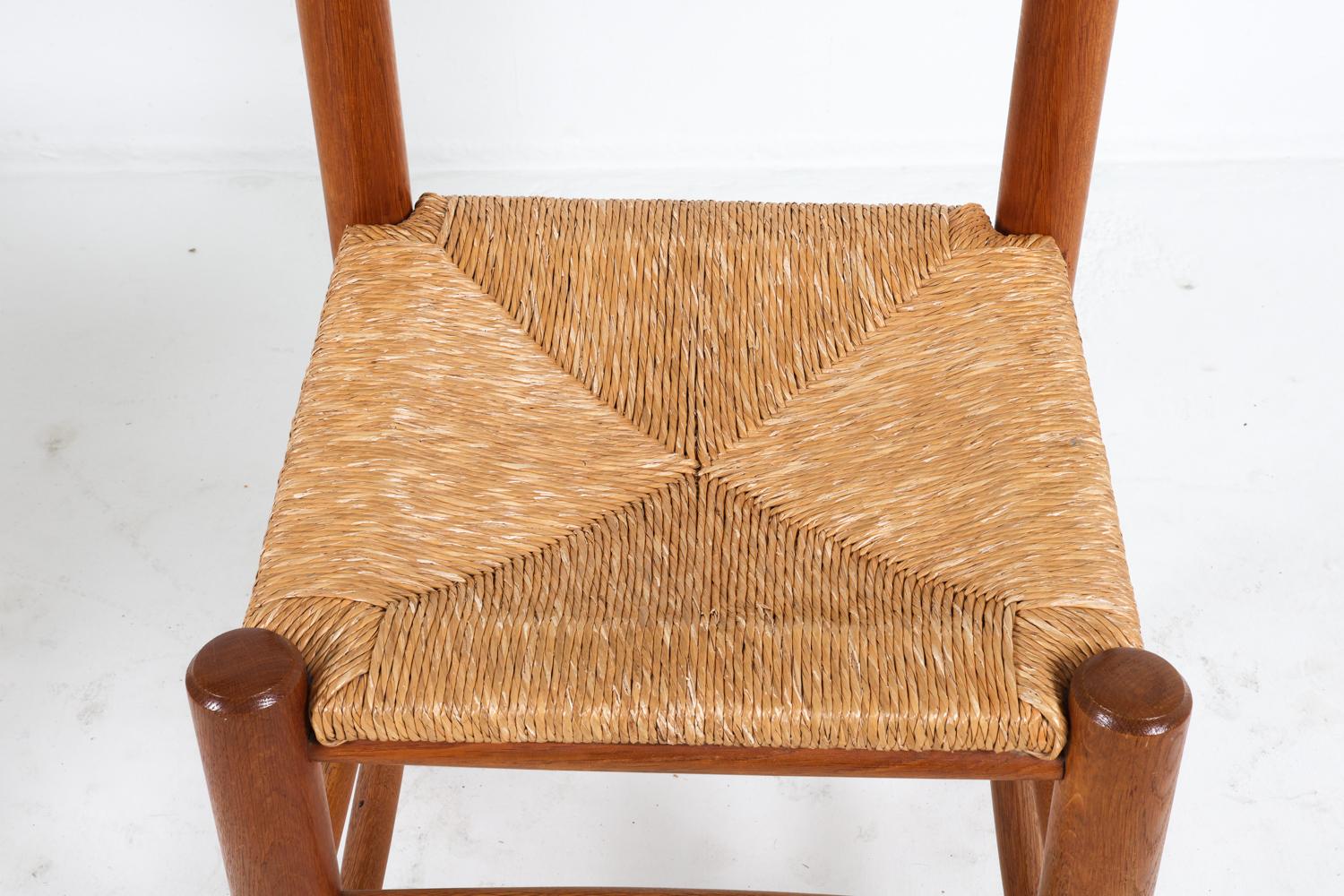 Giunco Set di sedie da pranzo brutaliste in Oak Oak e giunco, CIRCA 1960 in vendita