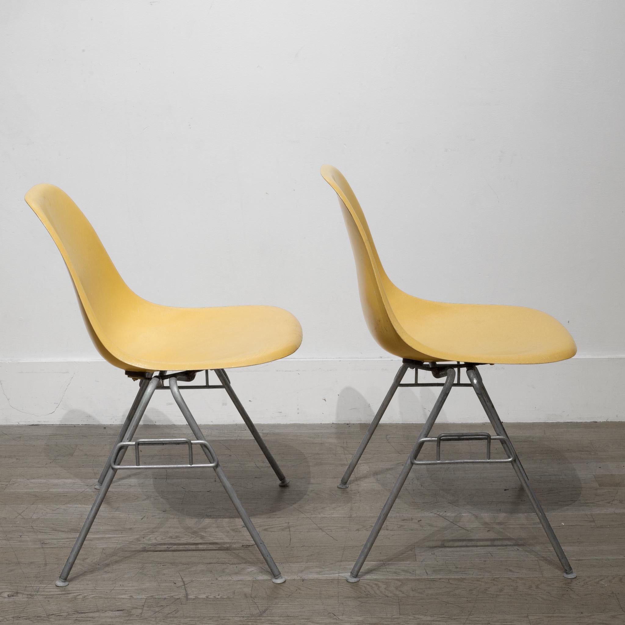 Mid-Century Modern Set of Eames for Herman Miller Fiberglass Shell DSS Chair in Parchment