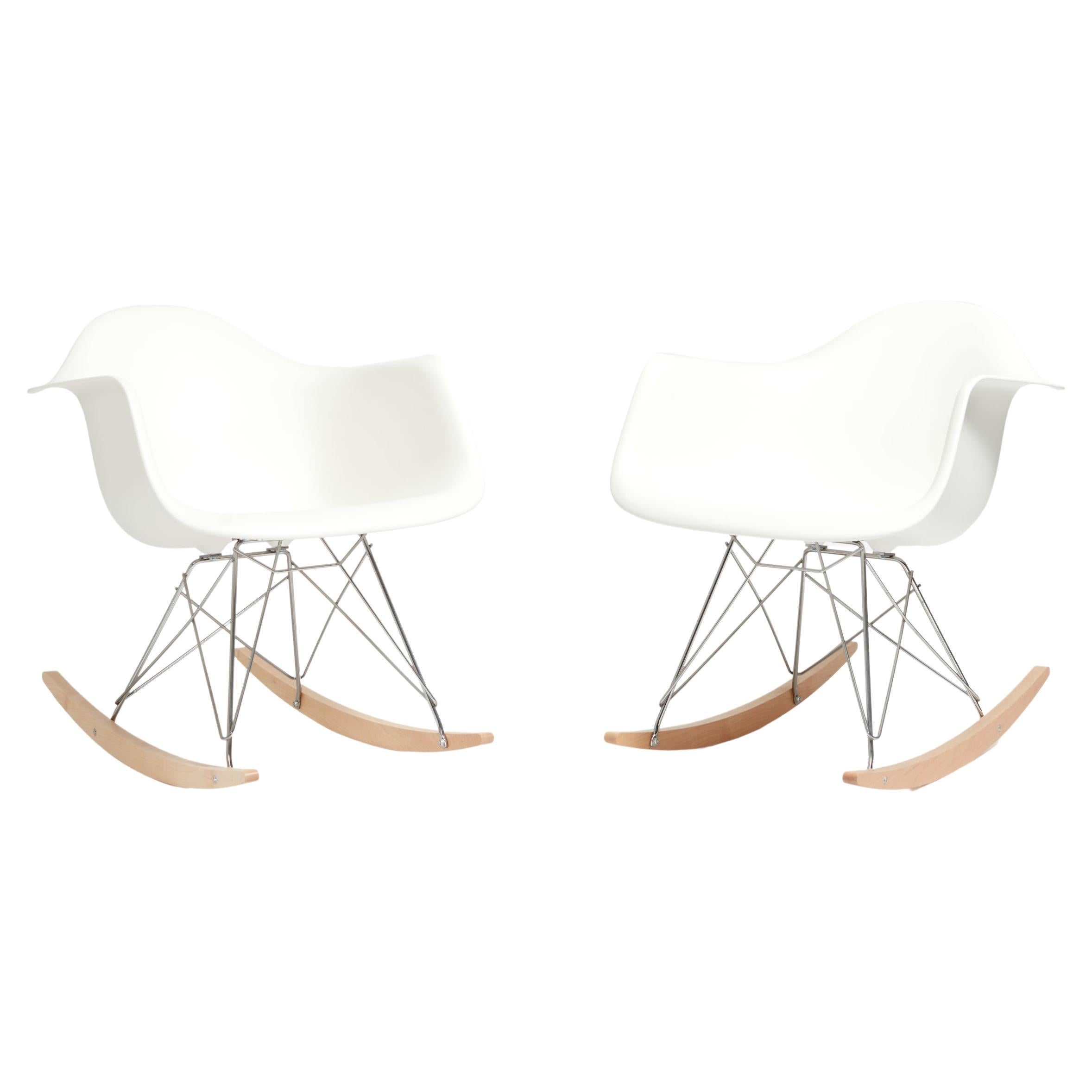 Ensemble de fauteuils à bascule en plastique Eames pour Vitra en vente