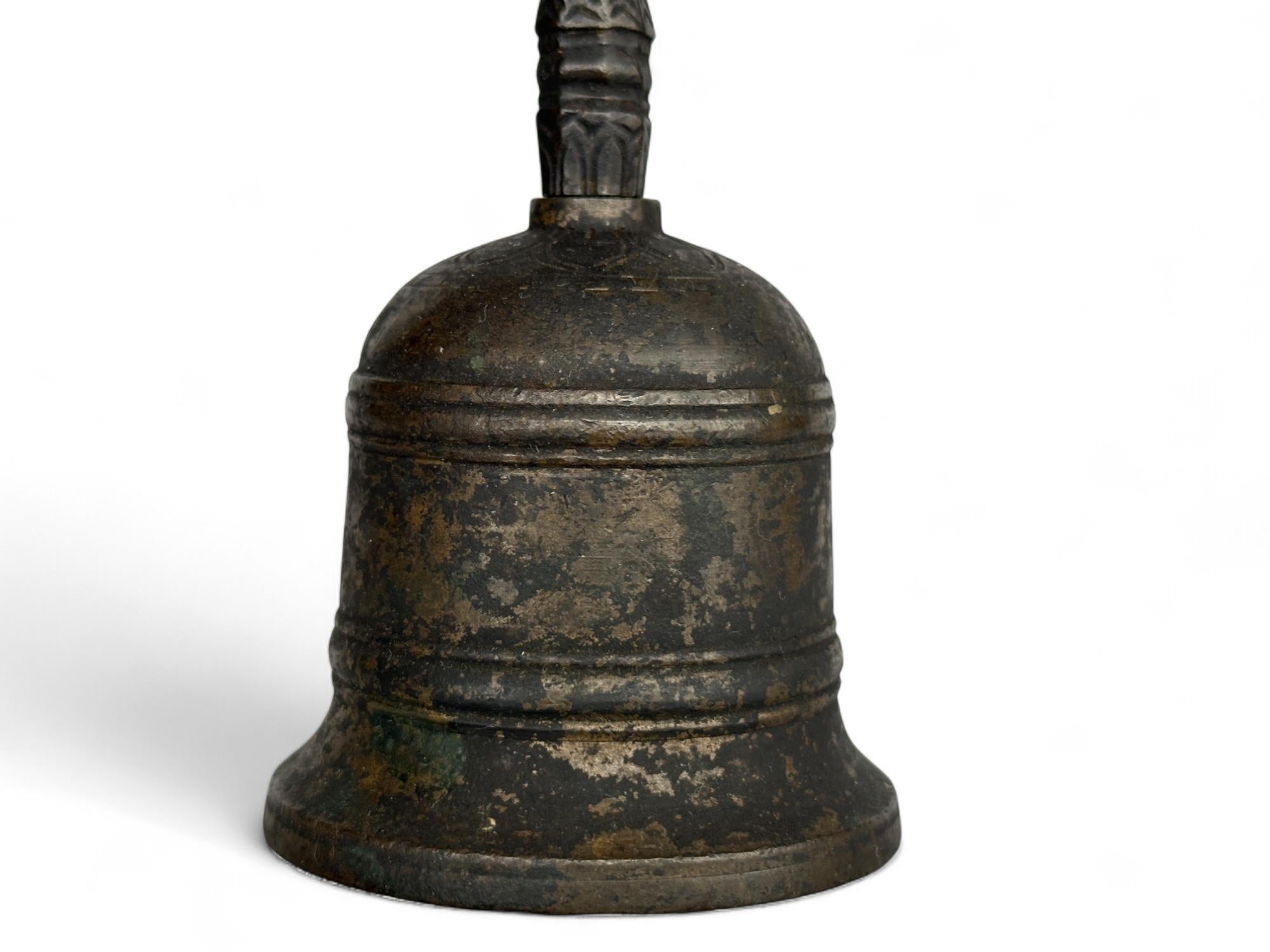 Set di oggetti buddisti del primo periodo Edo  strumenti rituali di bronzo - Vajra a cinque punte in vendita 5