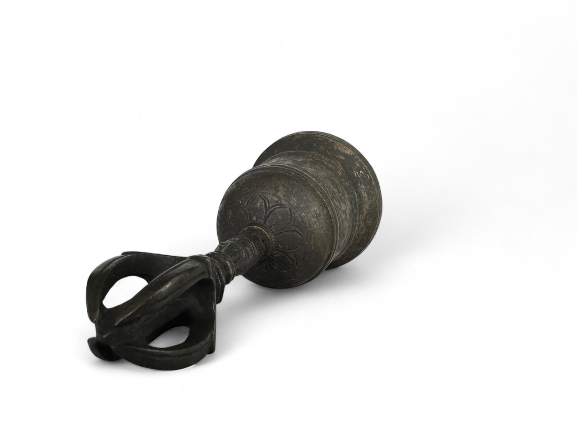 Set di oggetti buddisti del primo periodo Edo  strumenti rituali di bronzo - Vajra a cinque punte in vendita 9