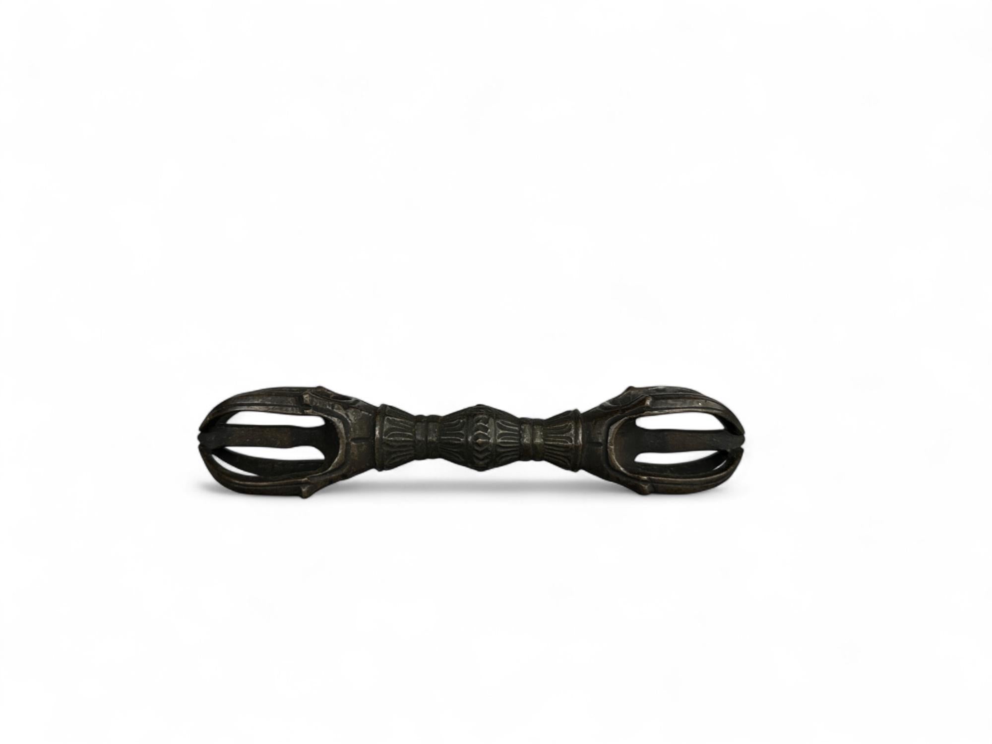 Set di oggetti buddisti del primo periodo Edo  strumenti rituali di bronzo - Vajra a cinque punte in vendita 10