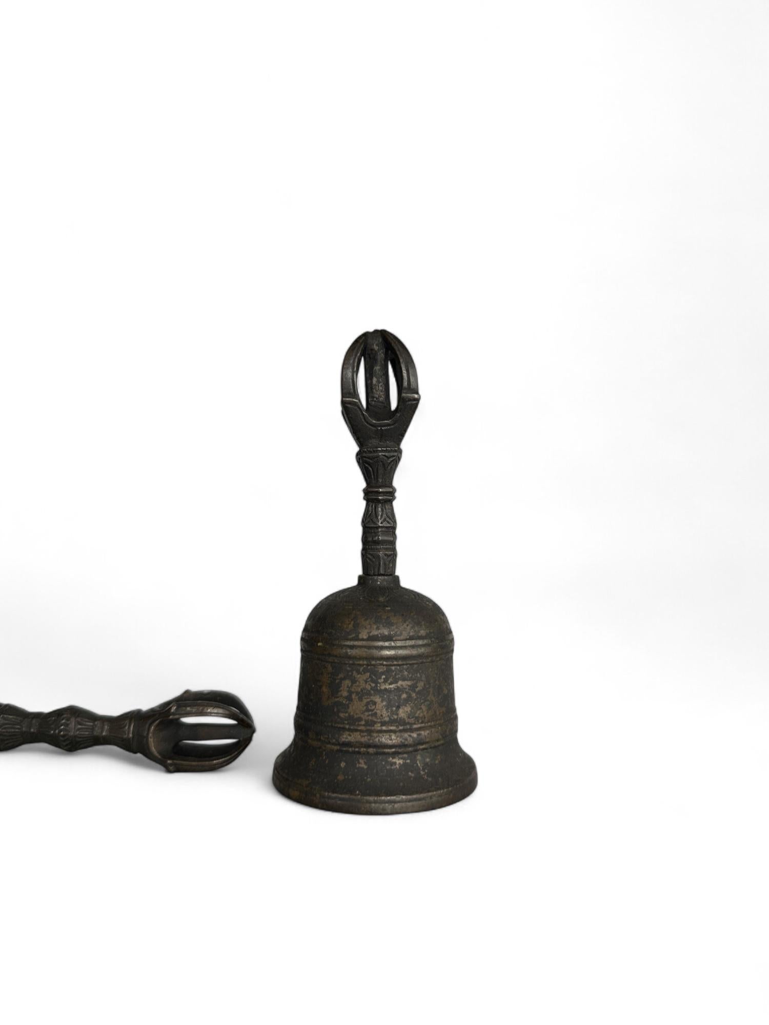 Giapponese Set di oggetti buddisti del primo periodo Edo  strumenti rituali di bronzo - Vajra a cinque punte in vendita