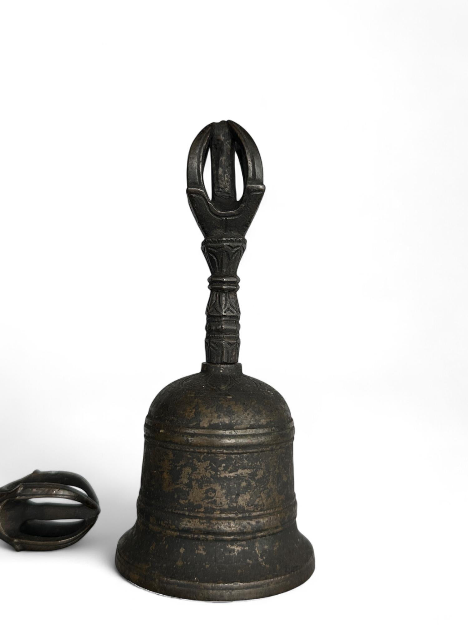 Set di oggetti buddisti del primo periodo Edo  strumenti rituali di bronzo - Vajra a cinque punte In condizioni buone in vendita a Fukuoka, JP