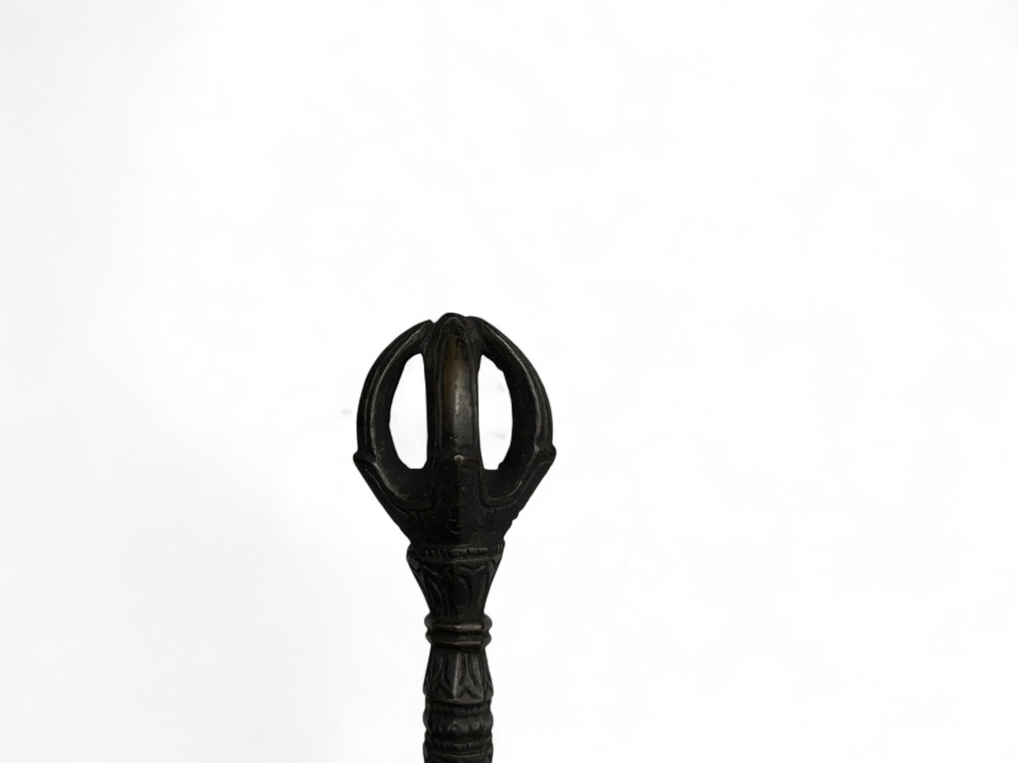 Set di oggetti buddisti del primo periodo Edo  strumenti rituali di bronzo - Vajra a cinque punte in vendita 1