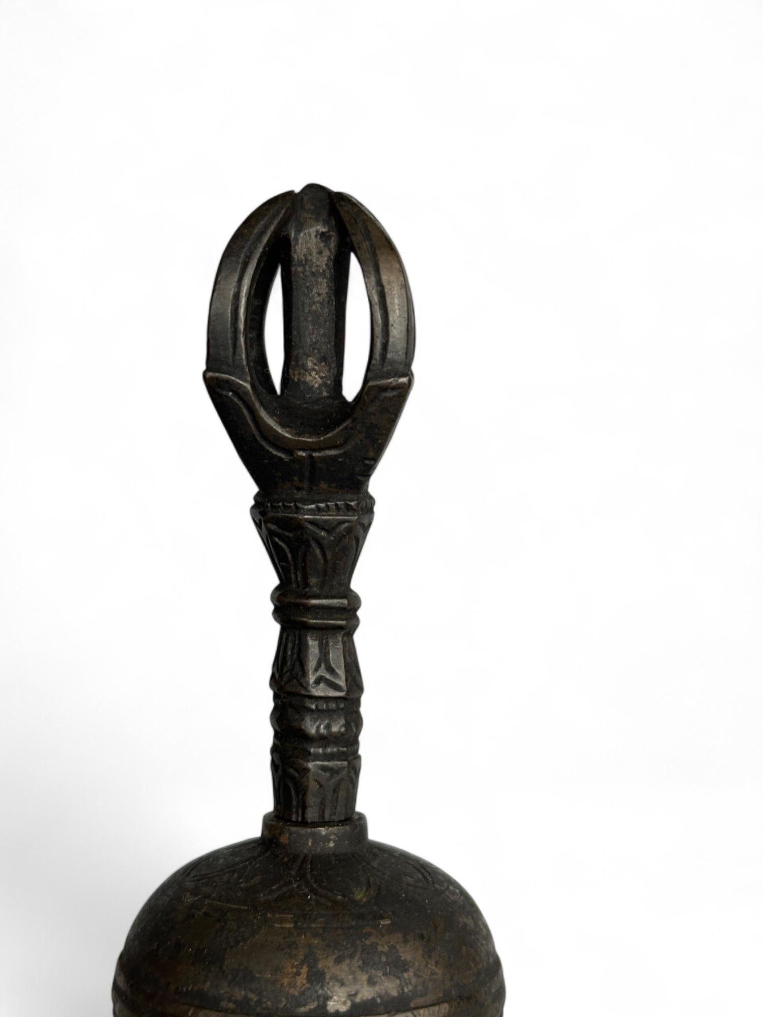 Set di oggetti buddisti del primo periodo Edo  strumenti rituali di bronzo - Vajra a cinque punte in vendita 3