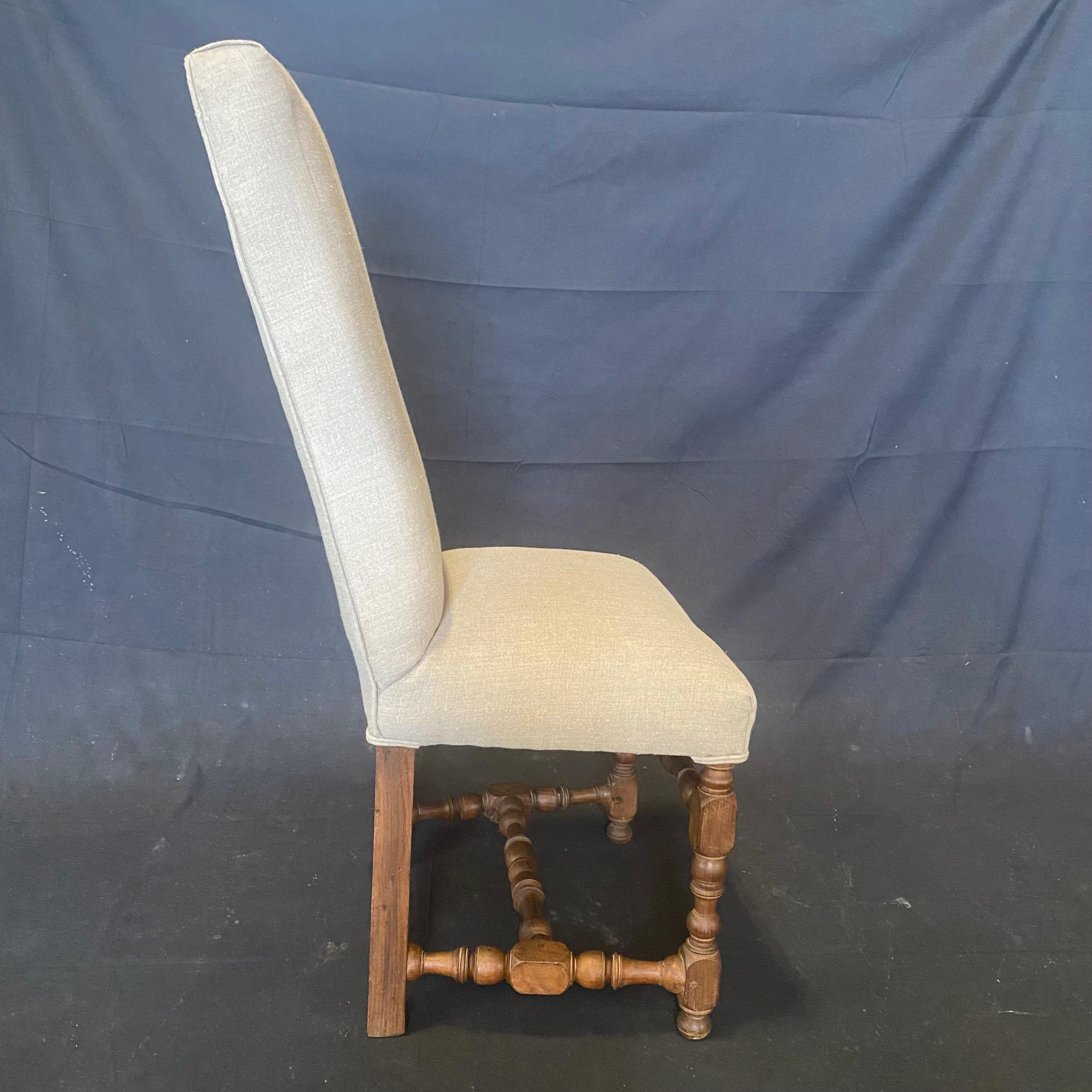XIX secolo Set di sedie francesi Luigi XIII con intricata tornitura e nuova tappezzeria in vendita