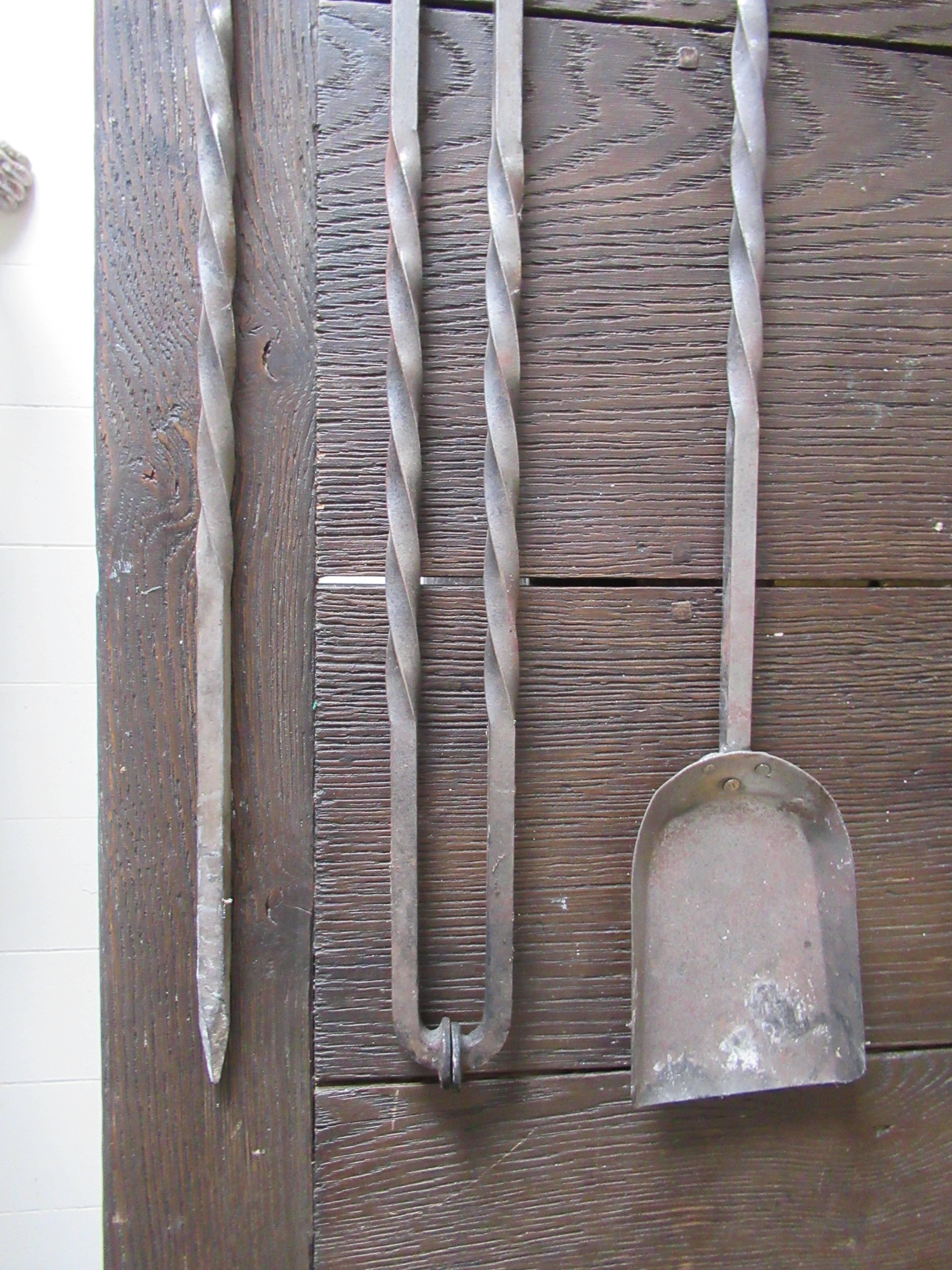 English Set of Early Gothic Twisted Steel Fire Irons For Sale
