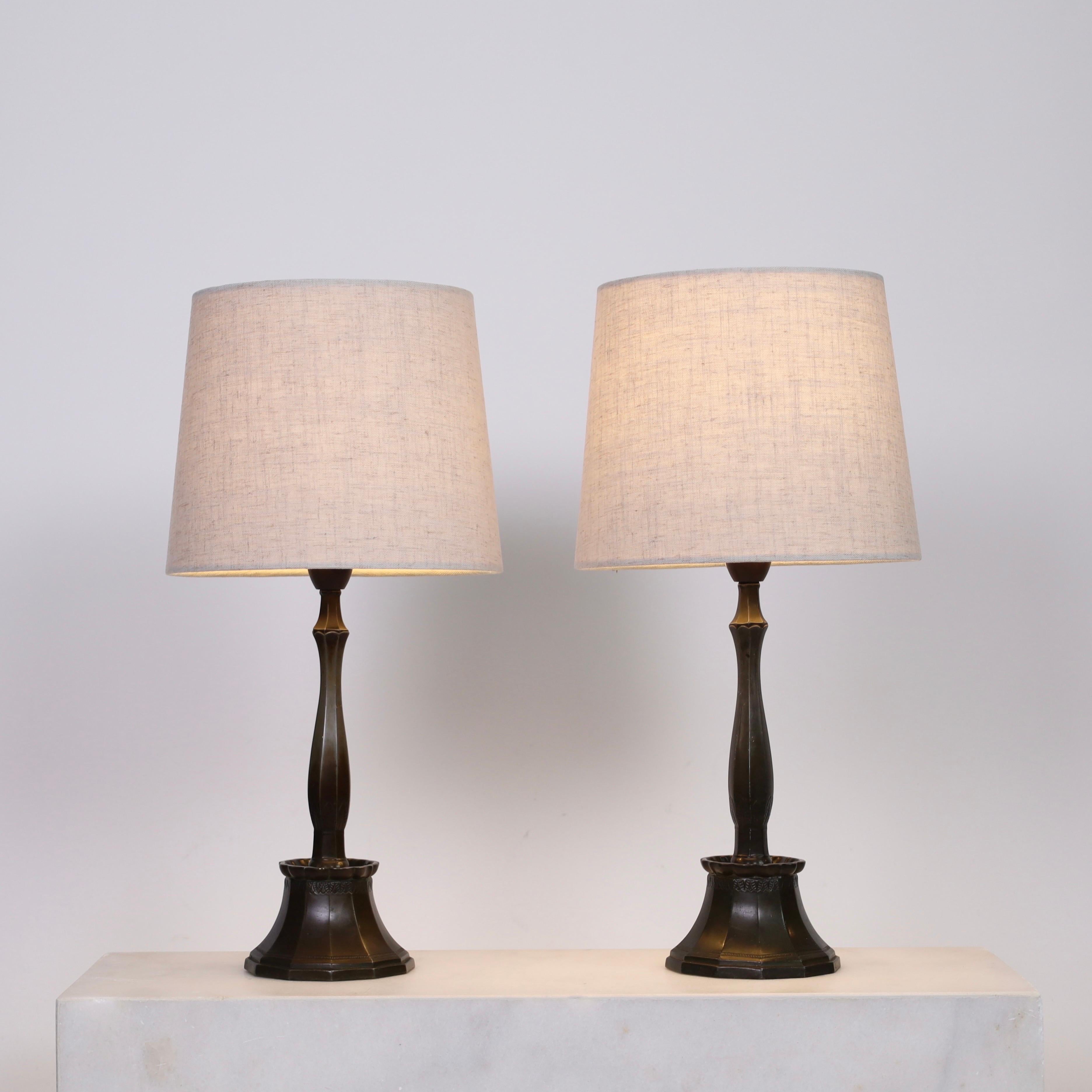 Danois Ensemble de lampes de table Just Andersen, années 1920, Danemark en vente