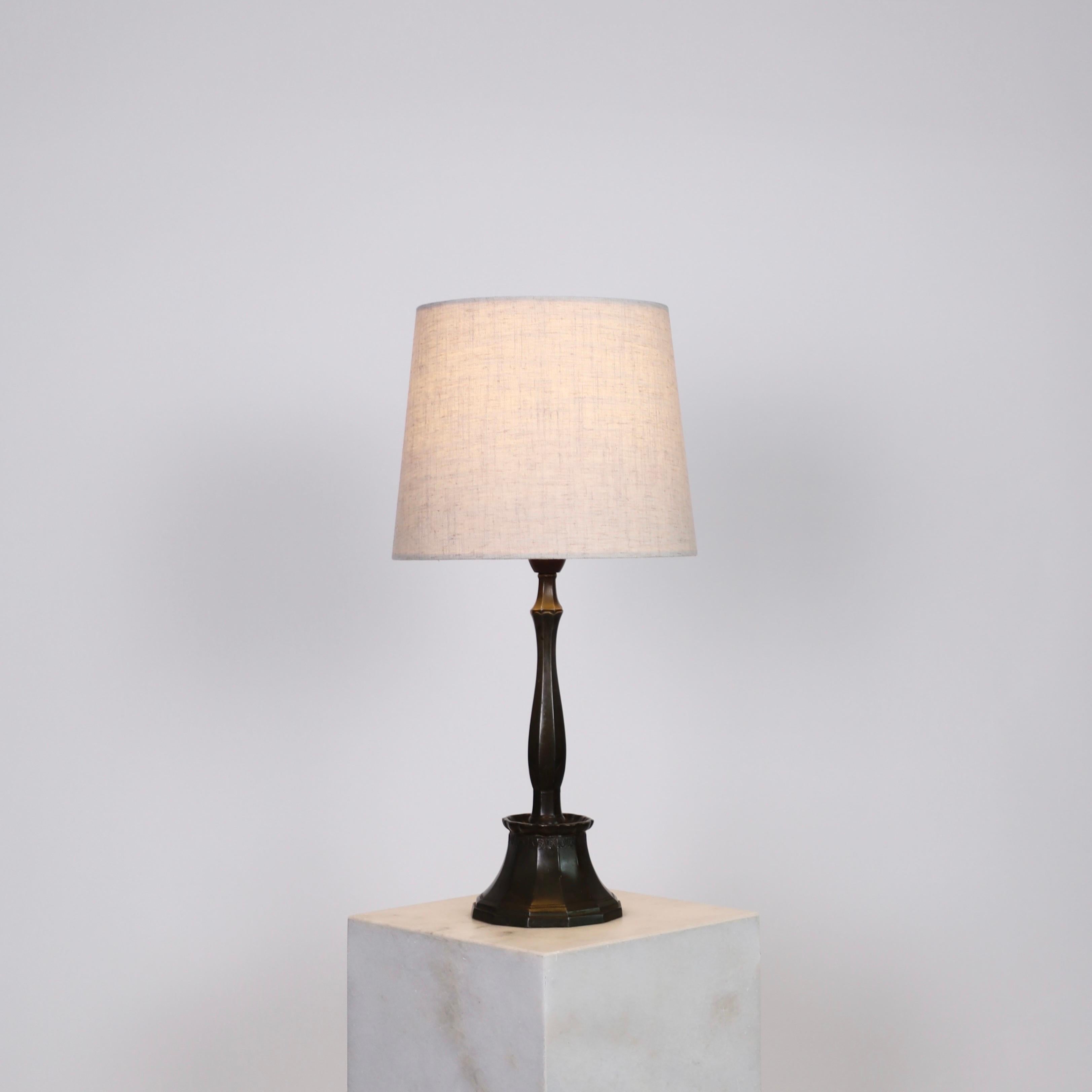 Ensemble de lampes de table Just Andersen, années 1920, Danemark en vente 1