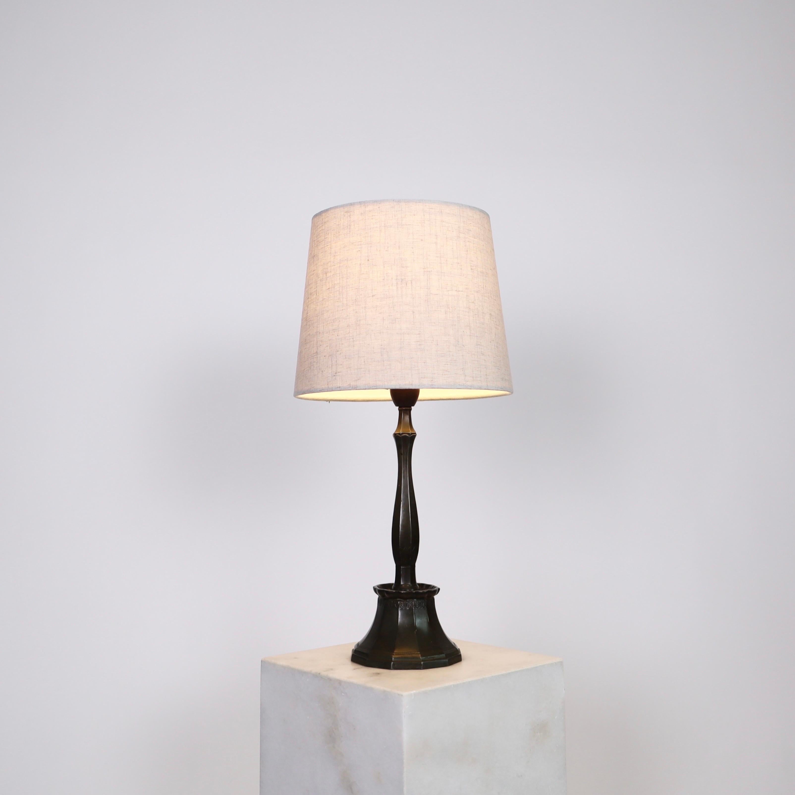 Ensemble de lampes de table Just Andersen, années 1920, Danemark en vente 2