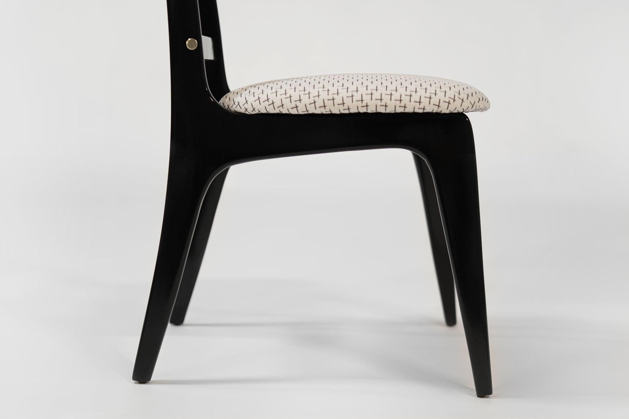 Set di sedie con schienale a scaletta in ebano con inserti in ottone, C.C. anni '50 in vendita 2
