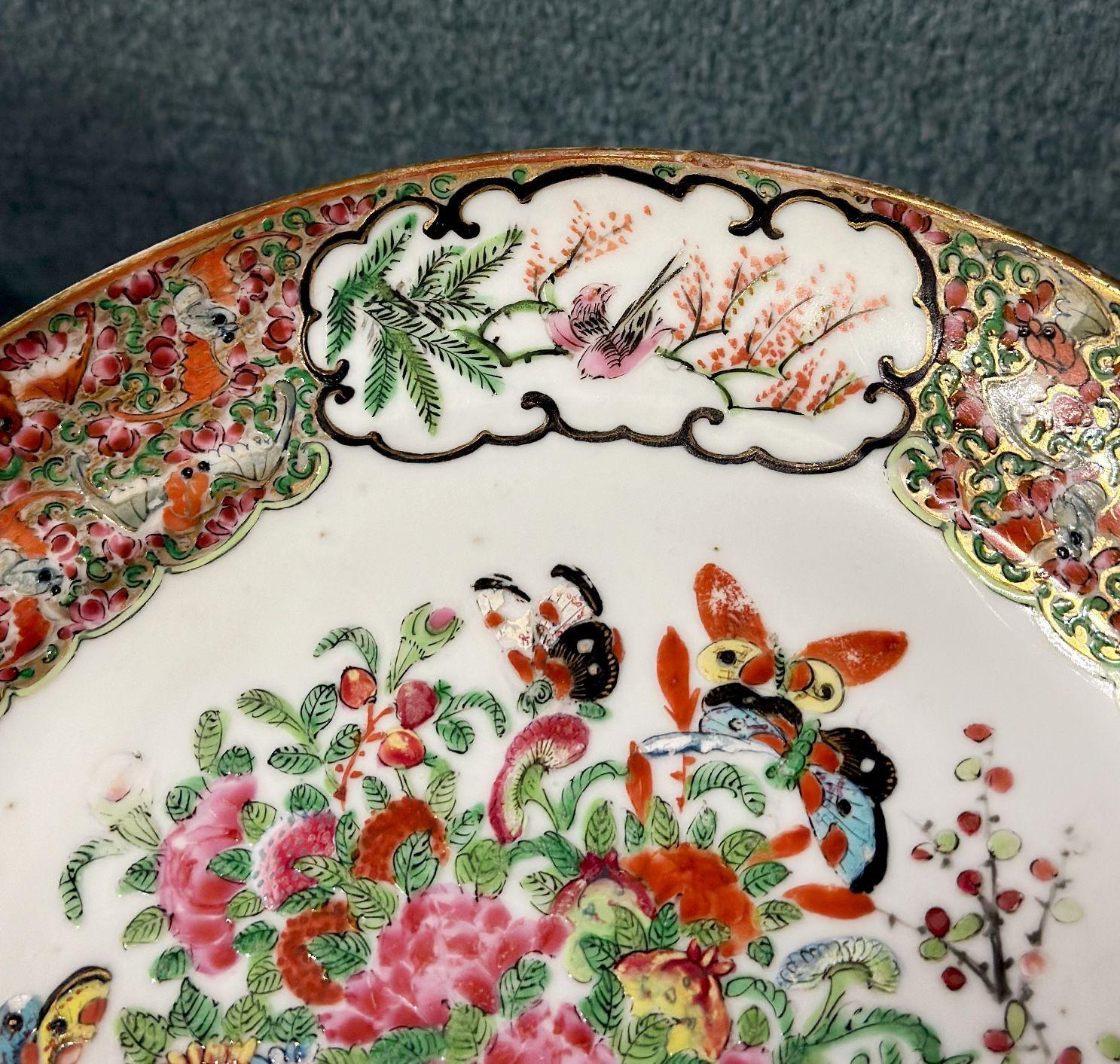 Ensemble de huit assiettes canton roses d'exportation chinoise du 18/19e siècle Bon état - En vente à Los Angeles, CA