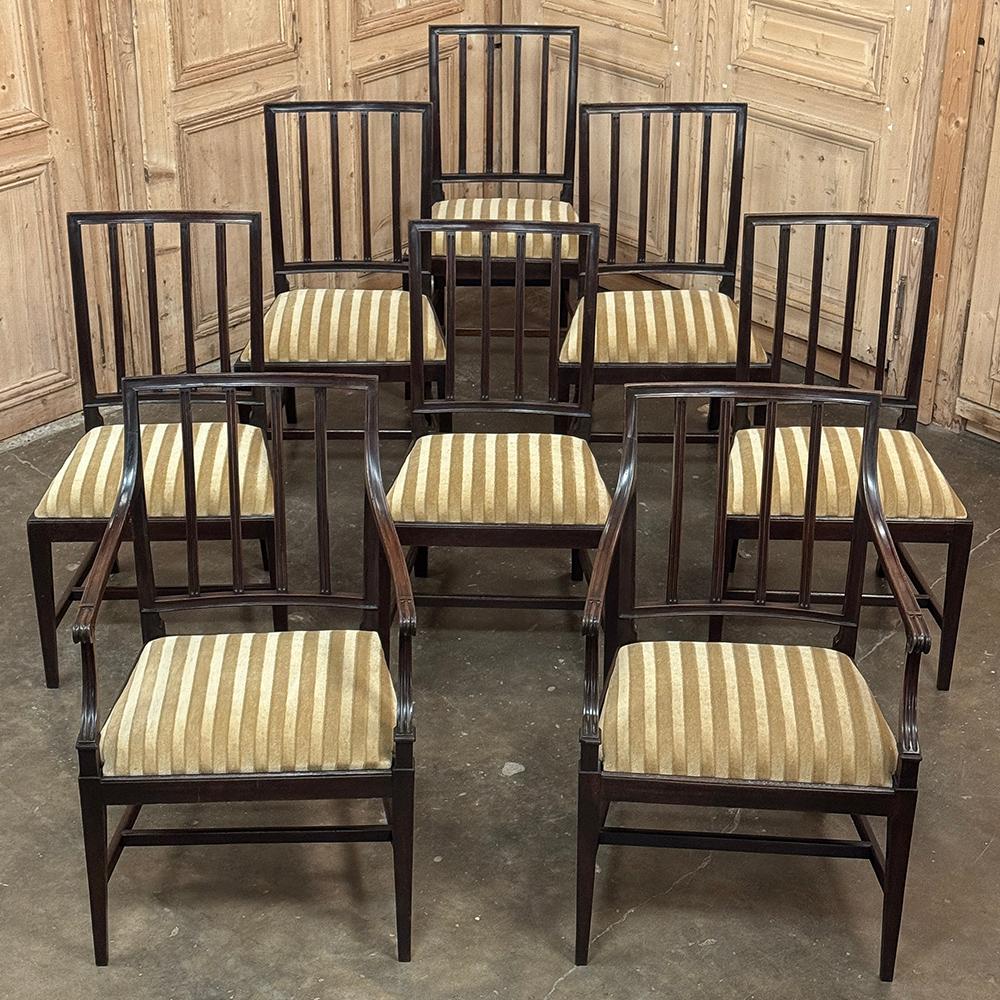 Néoclassique Ensemble de huit chaises de salle à manger néoclassiques du XVIIIe siècle, y compris deux fauteuils en vente