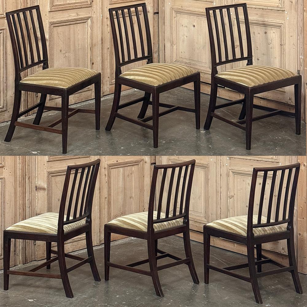 Ensemble de huit chaises de salle à manger néoclassiques du XVIIIe siècle, y compris deux fauteuils Bon état - En vente à Dallas, TX