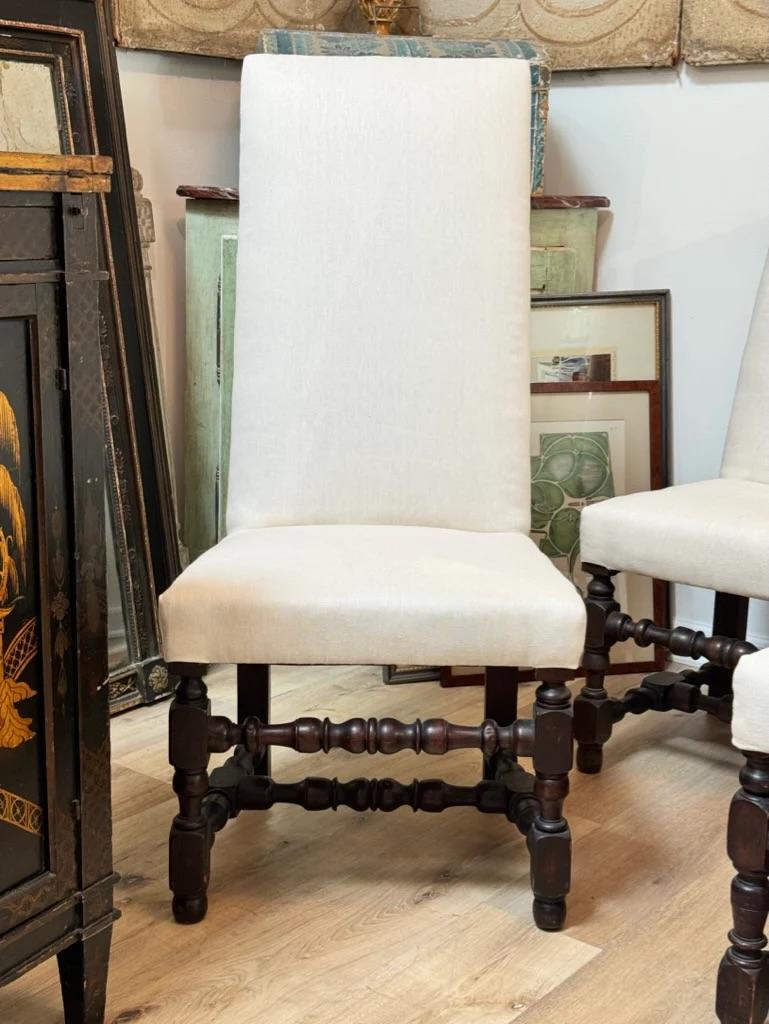 18th Century and Earlier Set of Eight 18th Century Walnut, William and Mary Dining Chairs For Sale