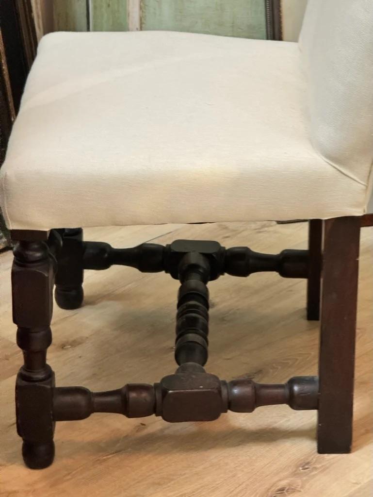 Ensemble de huit chaises de salle à manger William and Mary du 18ème siècle en vente 1