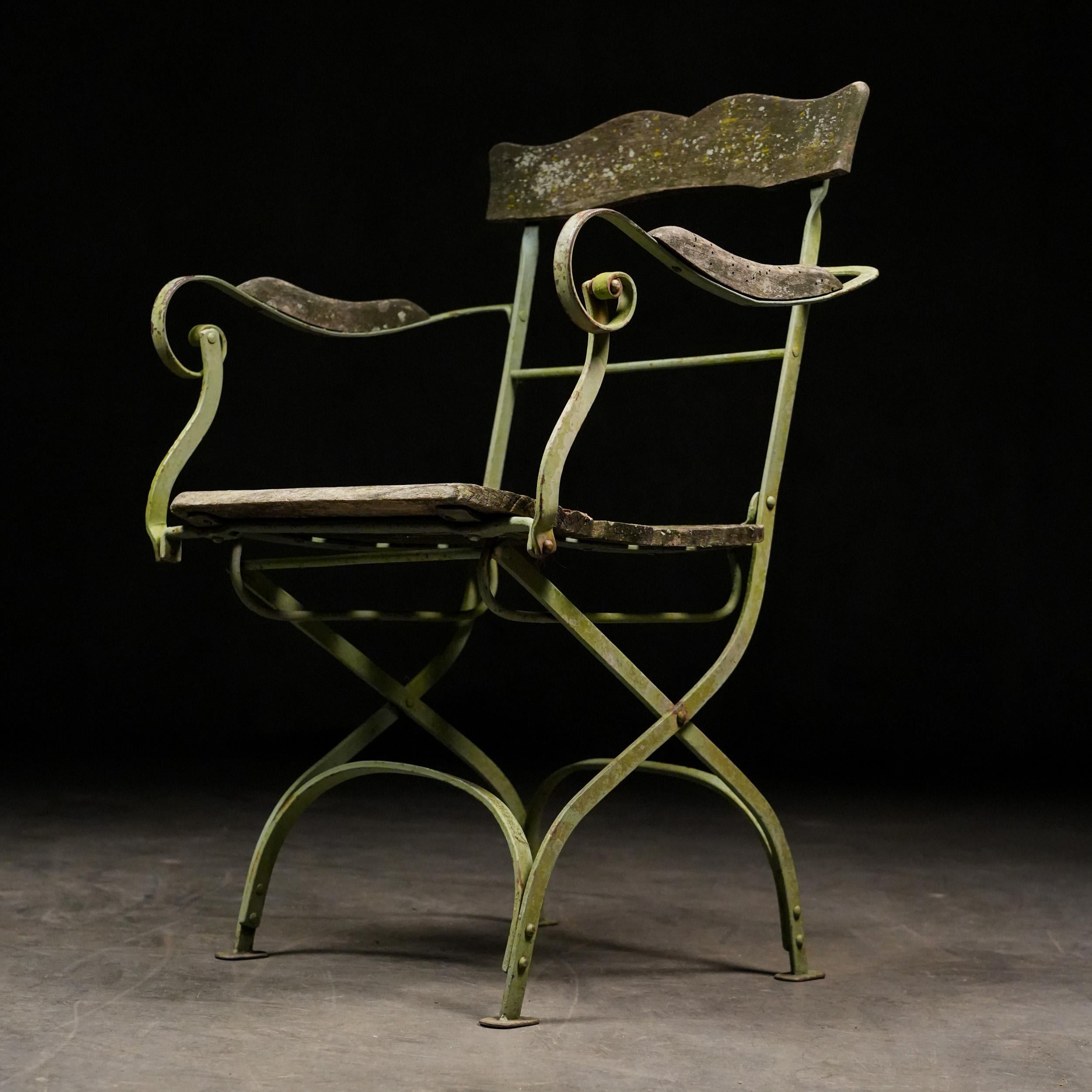 Stile provenzale Set di otto sedie da giardino francesi del 1920 in vendita