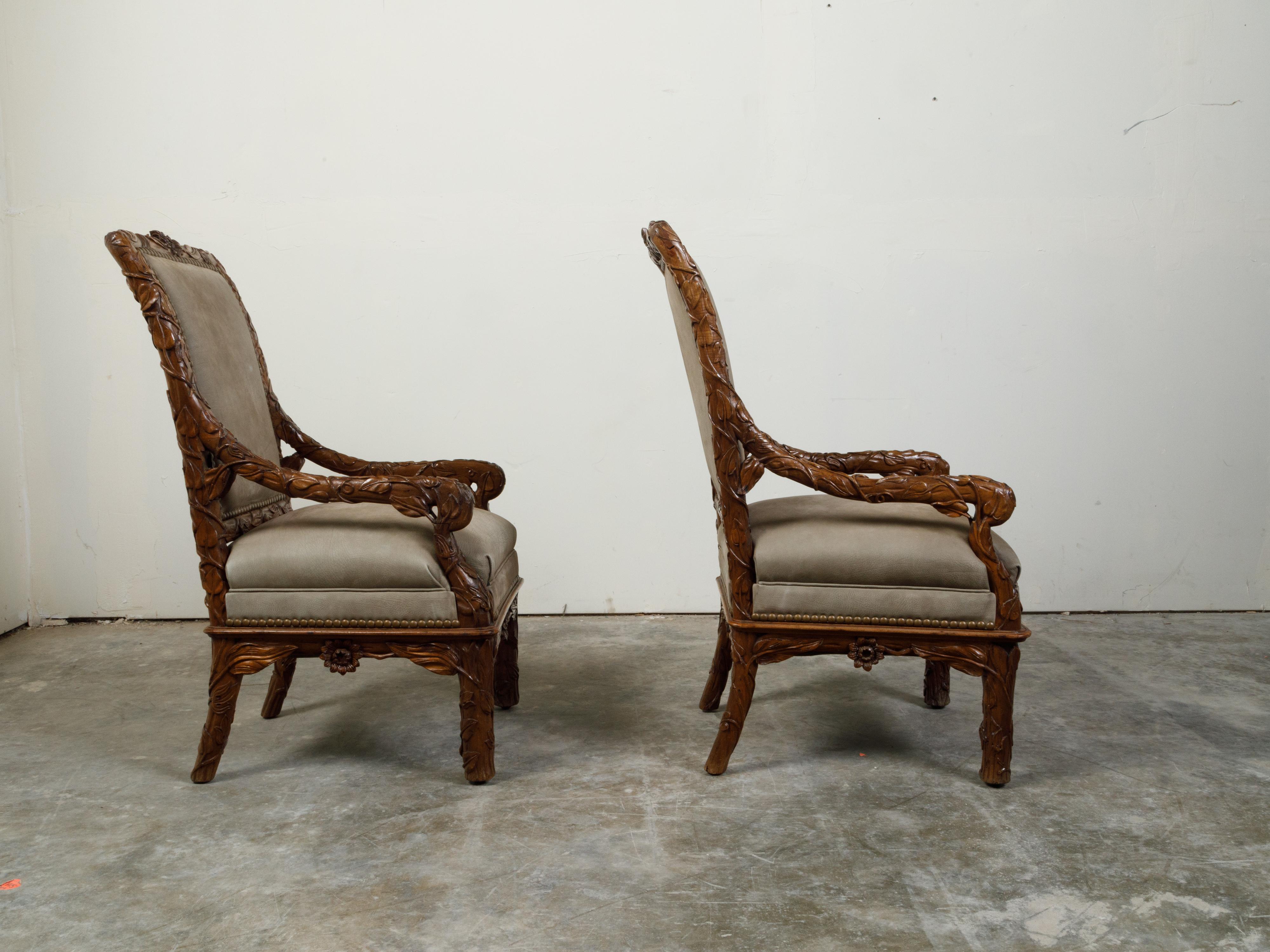 Set of Eight 1920s Black Forest Dining Room Chairs with Hand-Carved Floral Décor For Sale 4