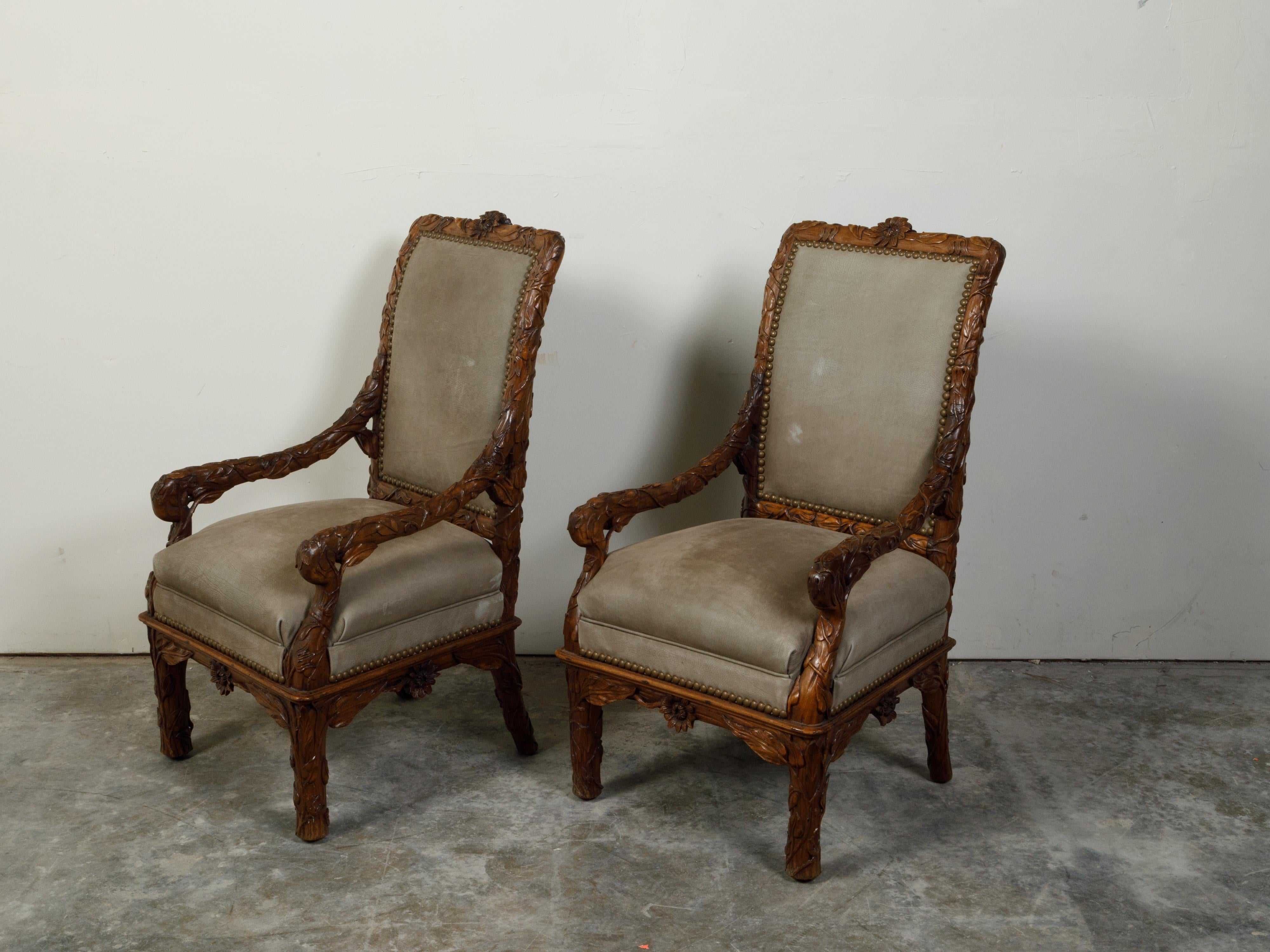 Set of Eight 1920s Black Forest Dining Room Chairs with Hand-Carved Floral Décor For Sale 7
