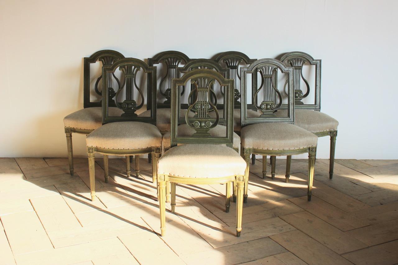 An elegant set of eight, circa 1920s French dining chairs retaining the original paint, in the Louis XVI taste having been reupholstered by us in a neutral linen.
Floor to seat height 48cm
France, circa 1920s.