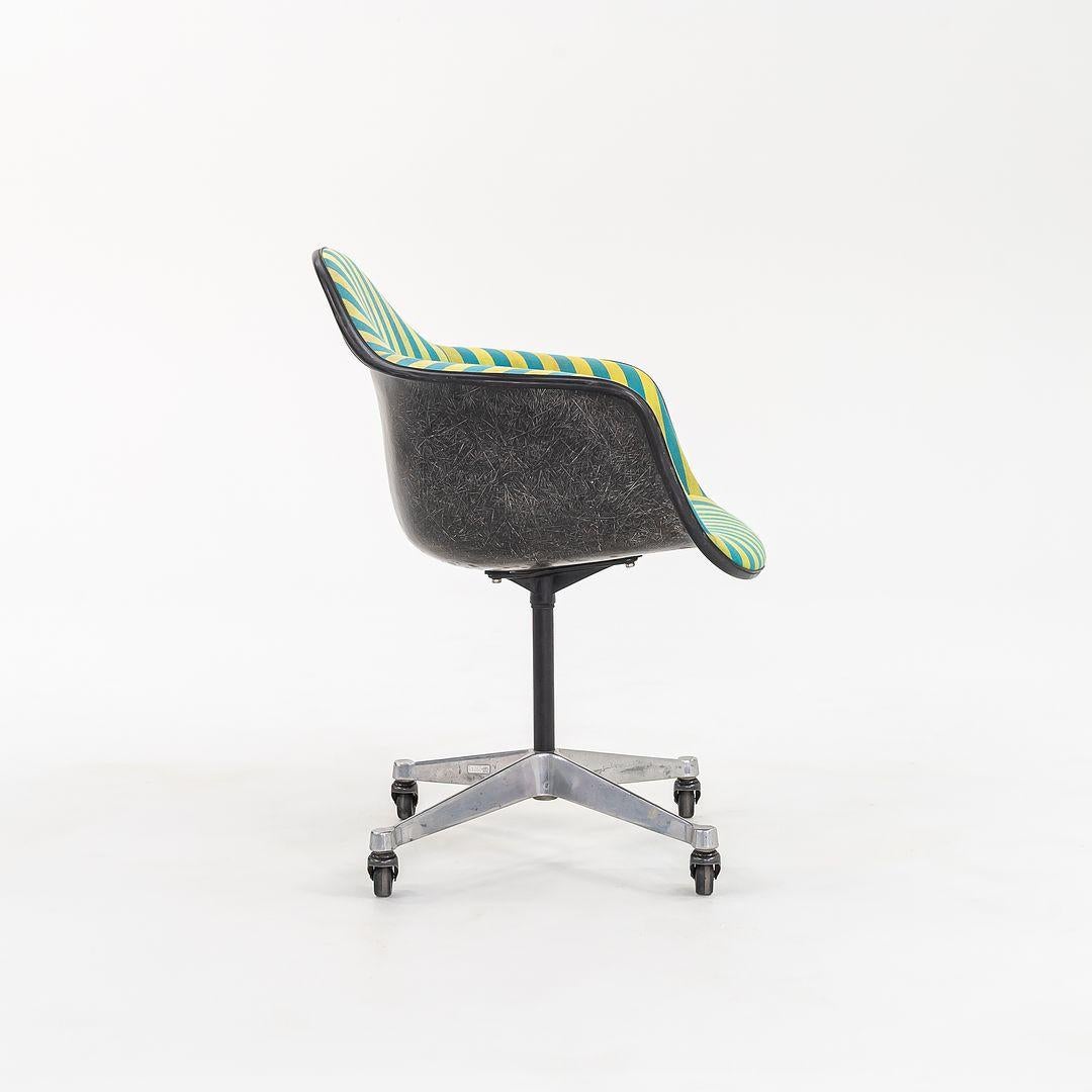 Moderne Ensemble de huit chaises Eames PACC Herman Miller Eames en fibre de verre, 1967 en vente