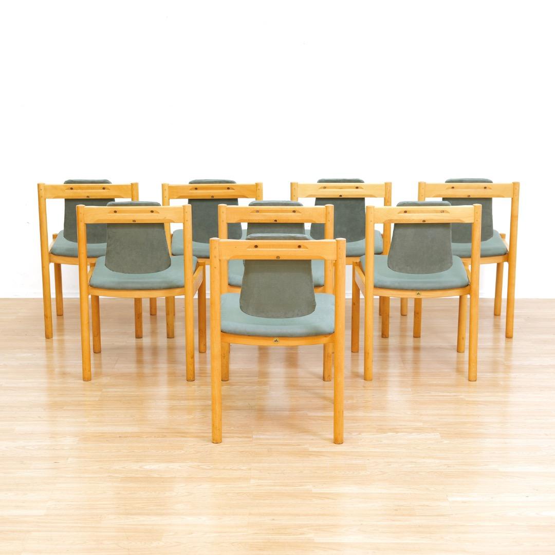 Set of Eight 1980s Post Modern Dining Chairs by Ercol (Ulmenholz) im Angebot