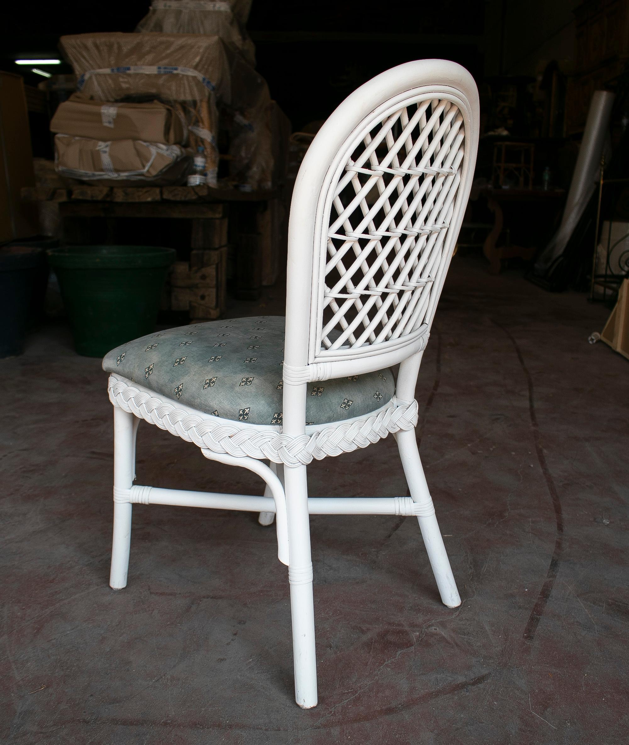20th Century Set of Eight 1980s Spanish Woven Wicker White Chairs For Sale