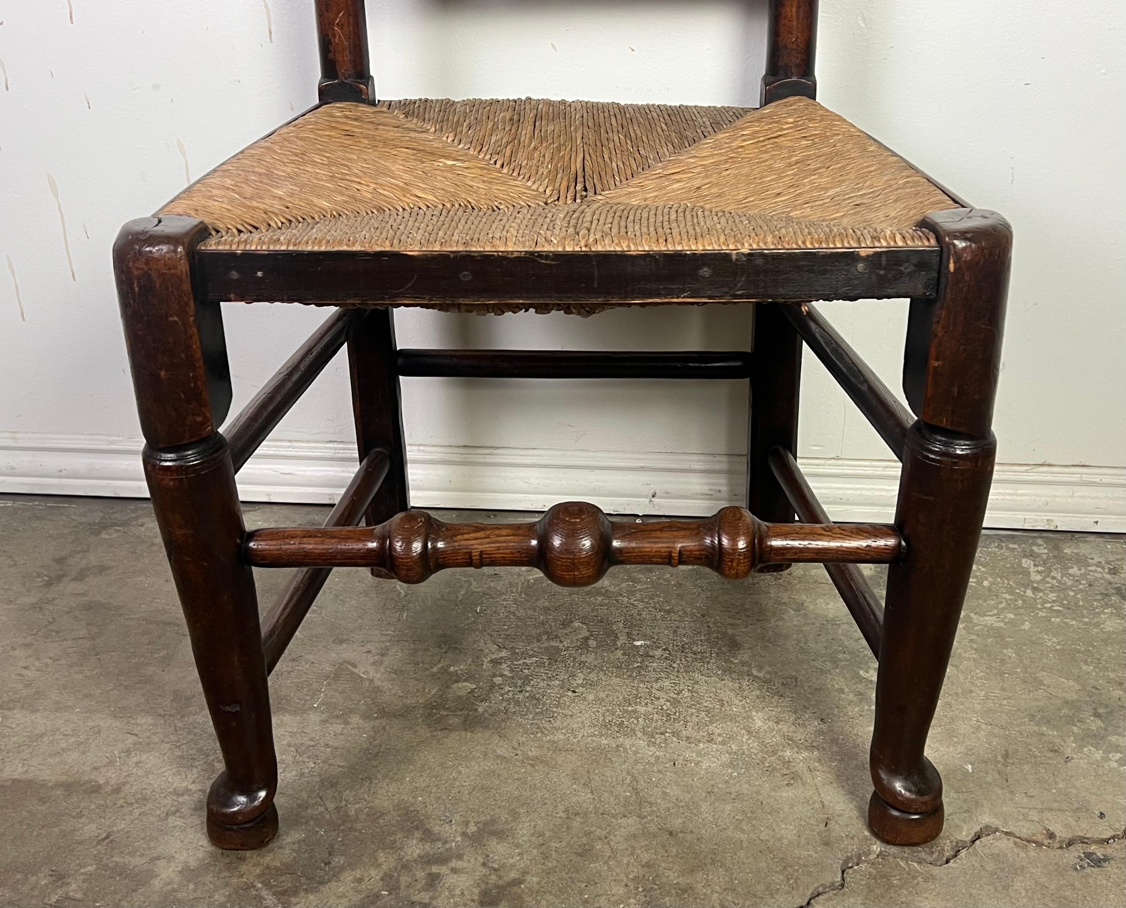 Set of Eight 19th C. English Country Dining Chairs (Ensemble de huit chaises de salle à manger anglaises du 19ème siècle) en vente 5