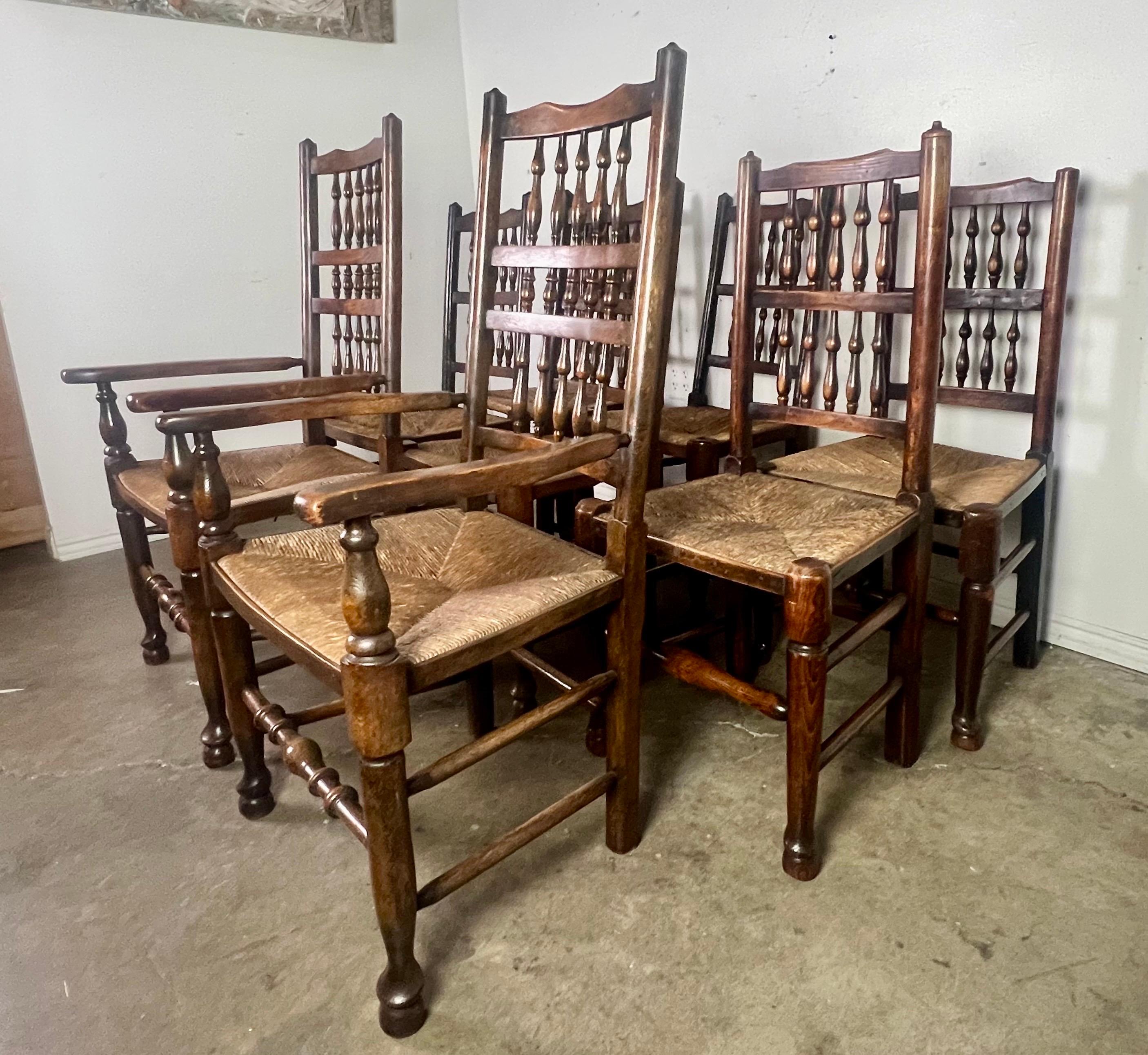 Anglais Set of Eight 19th C. English Country Dining Chairs (Ensemble de huit chaises de salle à manger anglaises du 19ème siècle) en vente