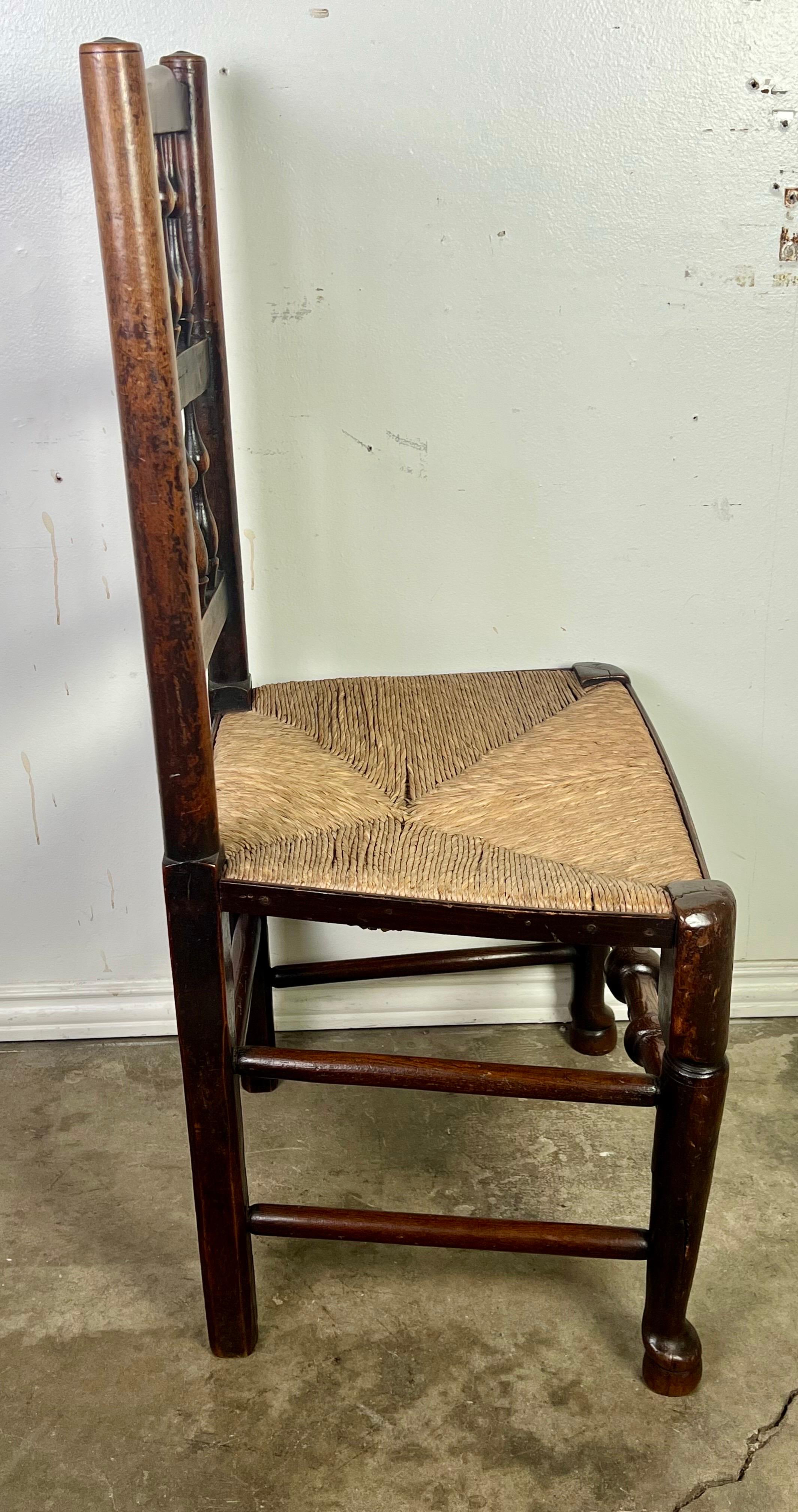 Orme Set of Eight 19th C. English Country Dining Chairs (Ensemble de huit chaises de salle à manger anglaises du 19ème siècle) en vente