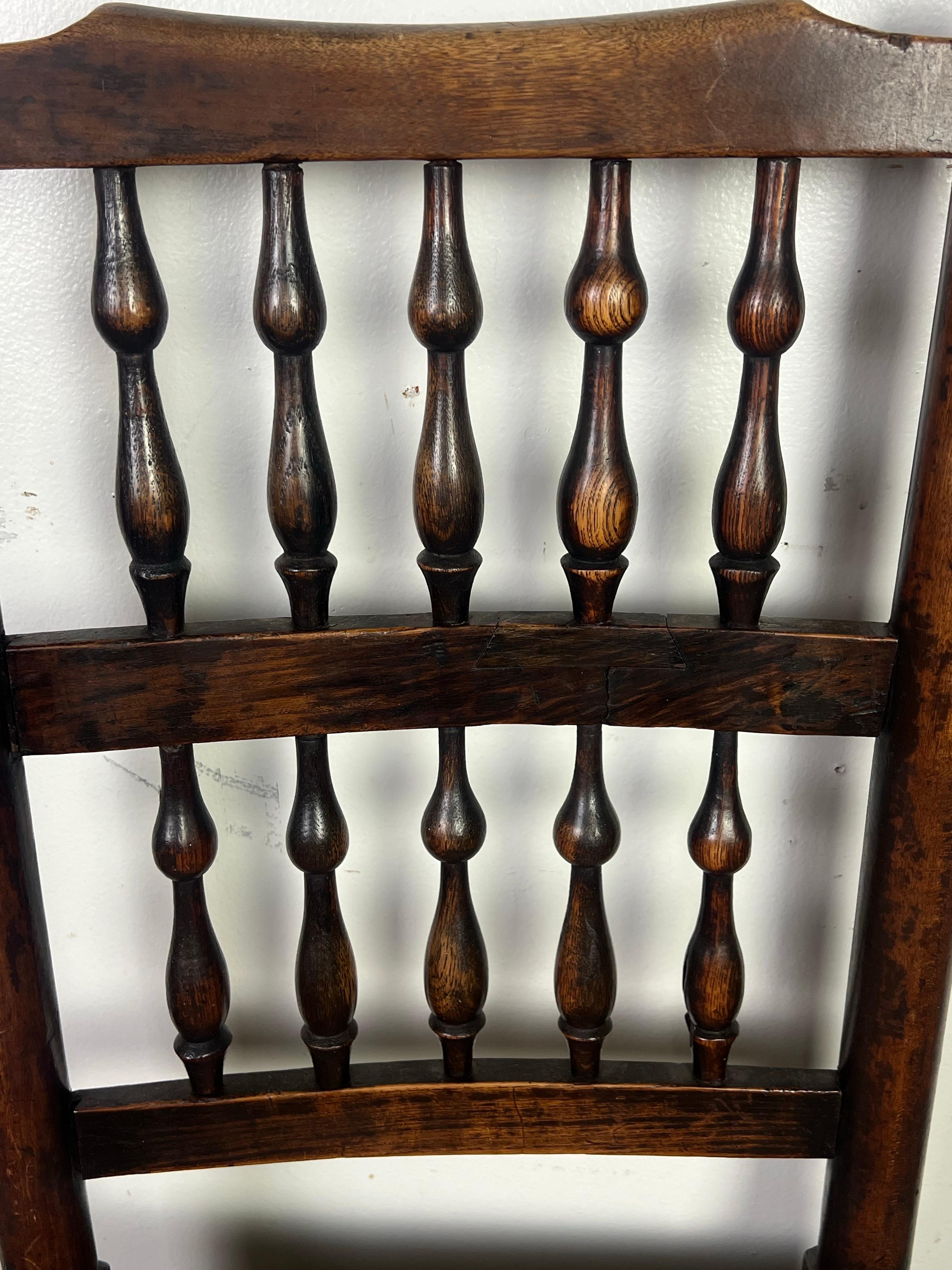 Set of Eight 19th C. English Country Dining Chairs (Ensemble de huit chaises de salle à manger anglaises du 19ème siècle) en vente 2