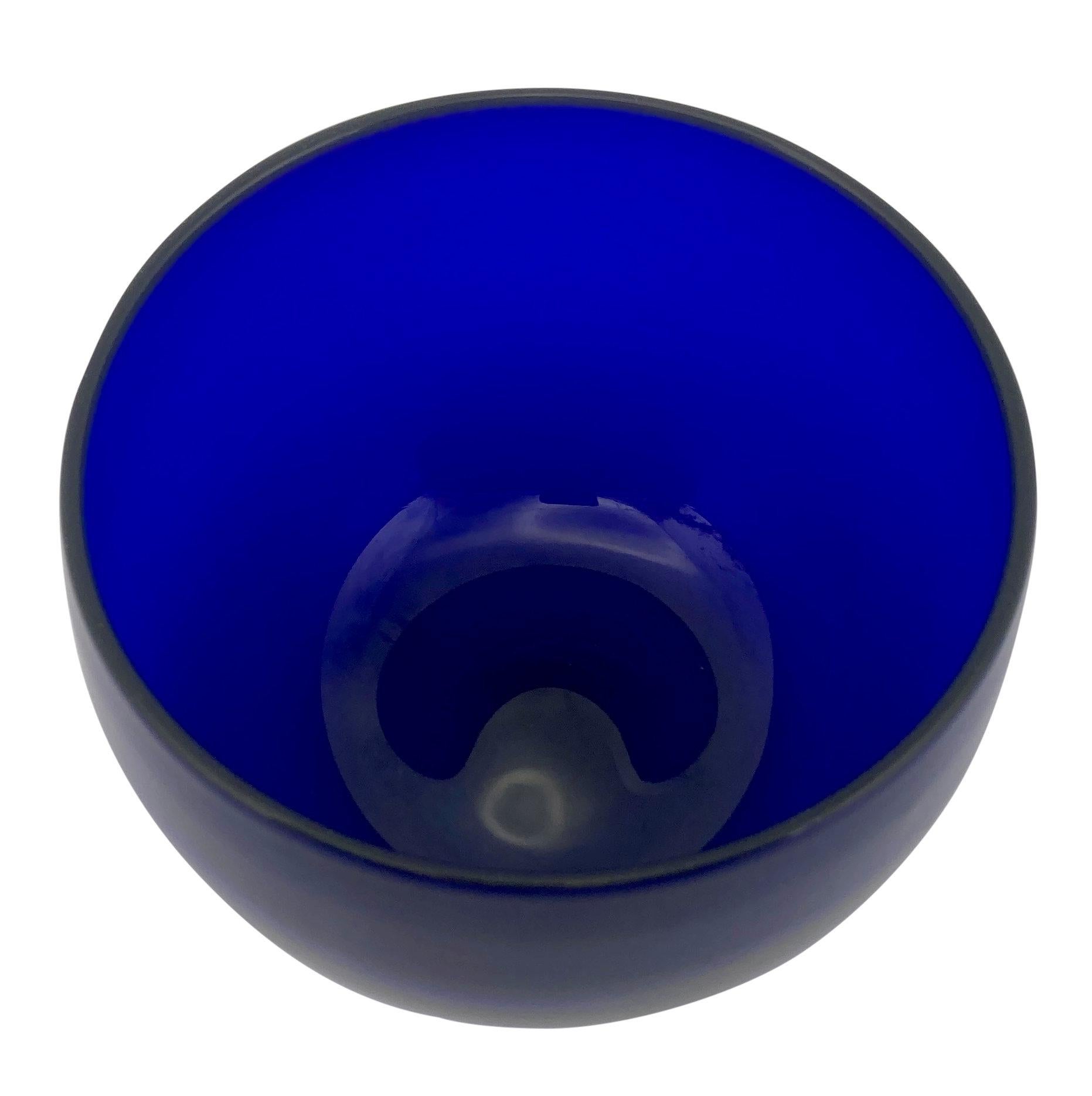 Début de l'époque victorienne Ensemble de huit bols à doigts bleus de Bristol du 19e siècle en vente