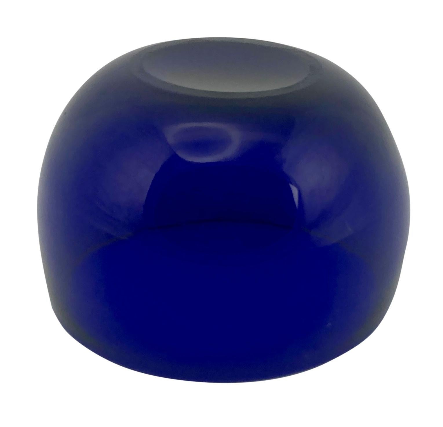 Anglais Ensemble de huit bols à doigts bleus de Bristol du 19e siècle en vente