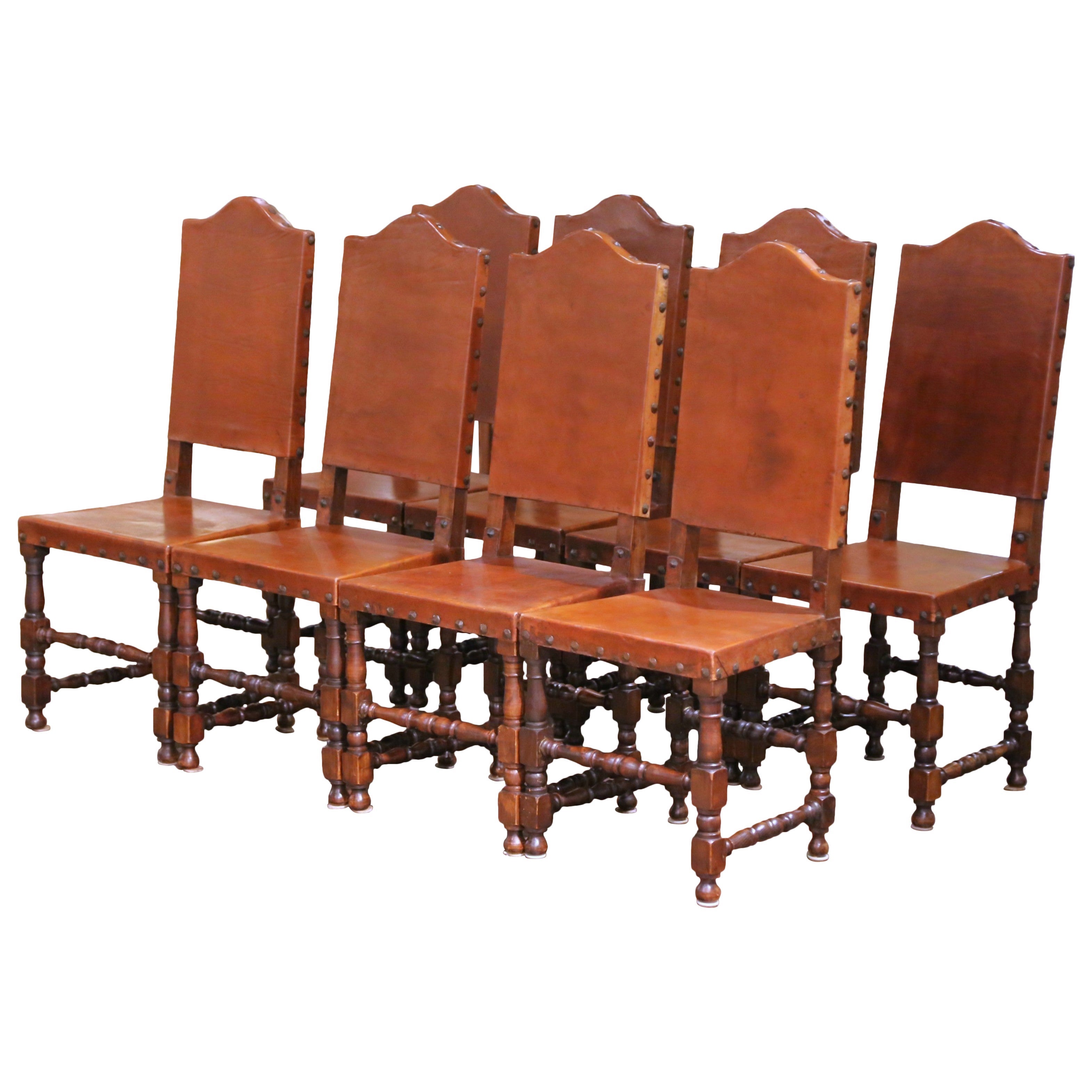 Ensemble de huit chaises de salle à manger en chêne Louis XIII espagnol du XIXe siècle avec cuir