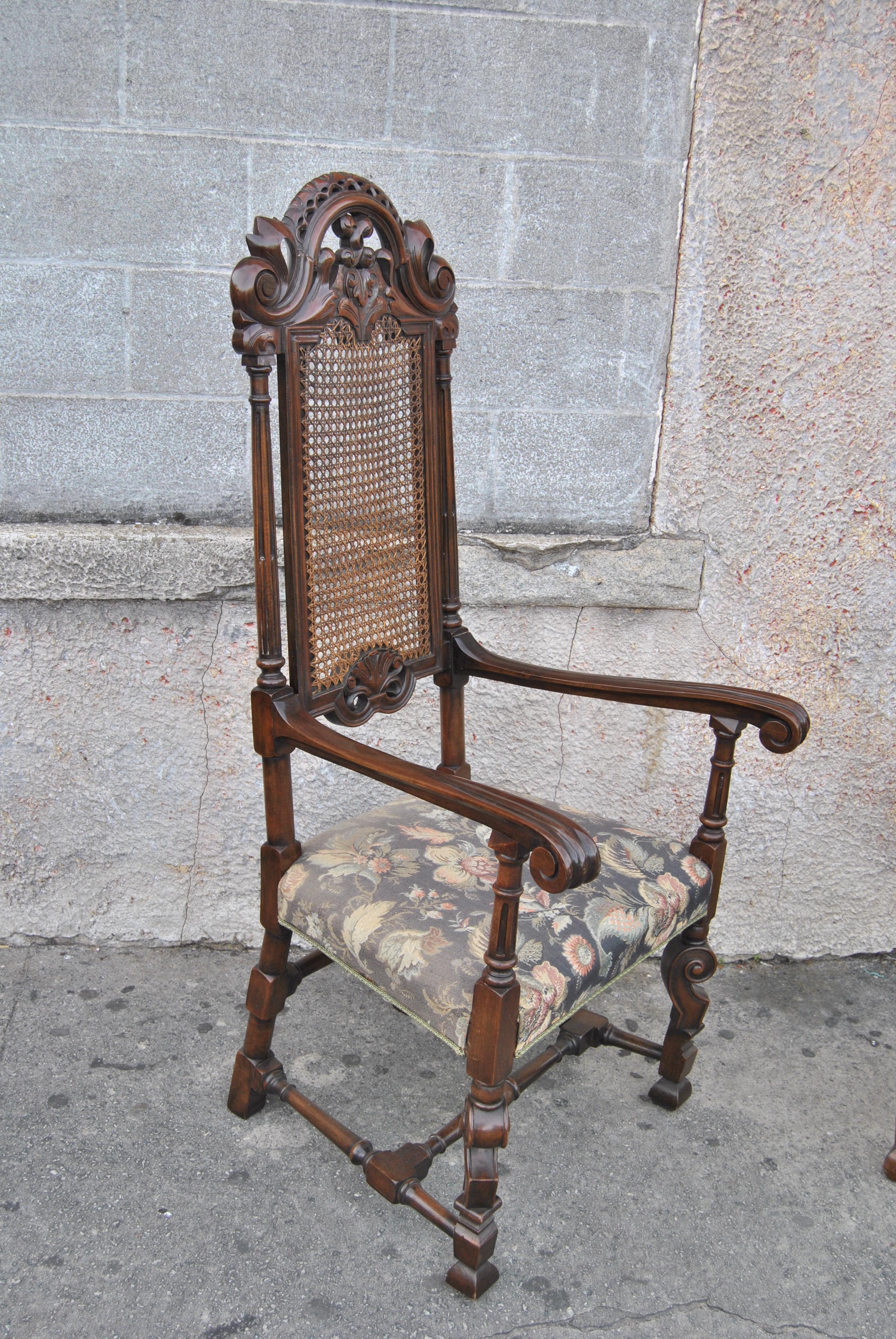 Satz von acht Stühlen mit hoher Rückenlehne aus Nussbaum im William-Mary-Stil des 19. Jh. (William und Mary) im Angebot