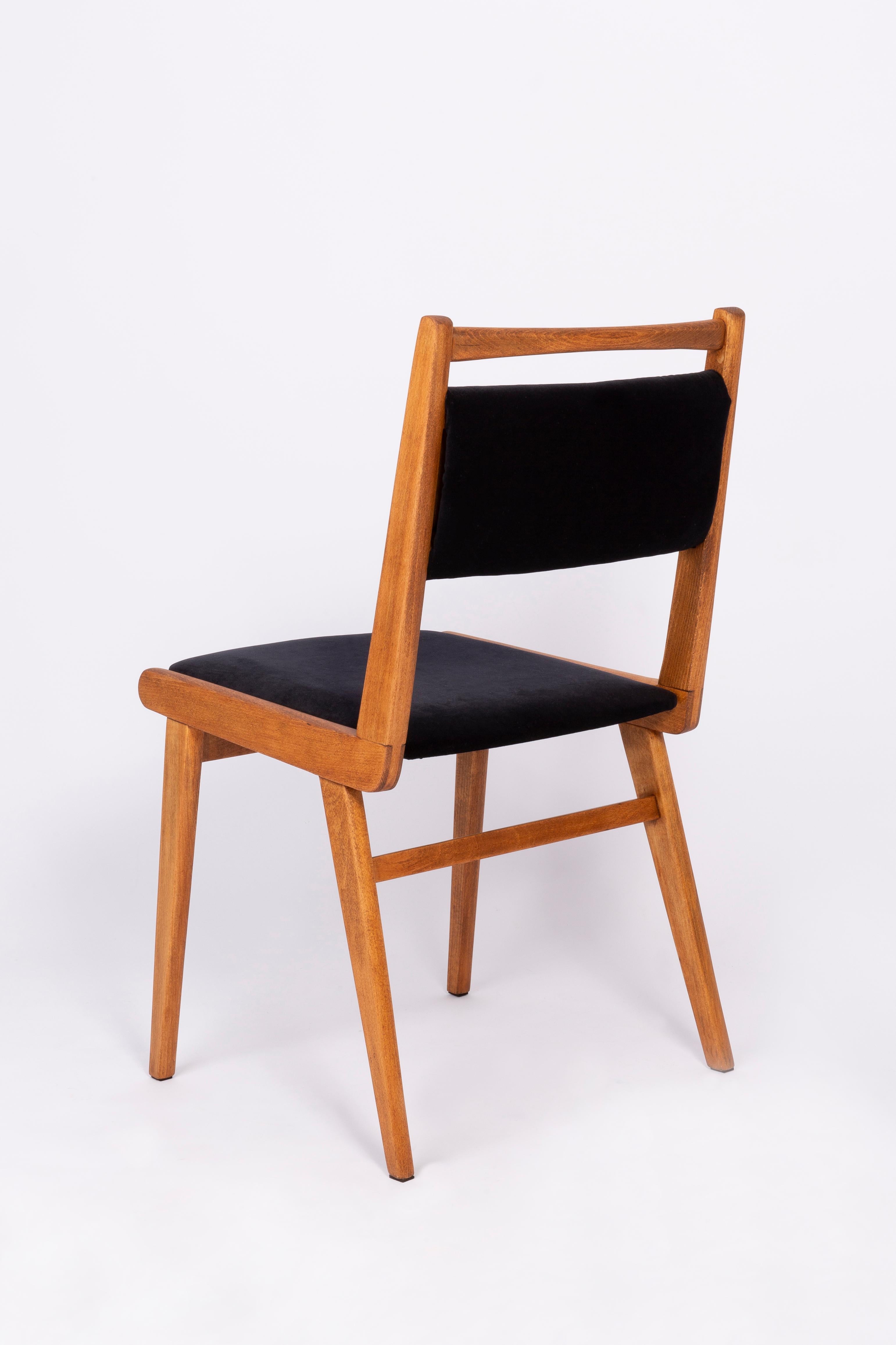 Set of Eight 20th Century Black Velvet Chairs, Poland, 1960s In Excellent Condition For Sale In 05-080 Hornowek, PL