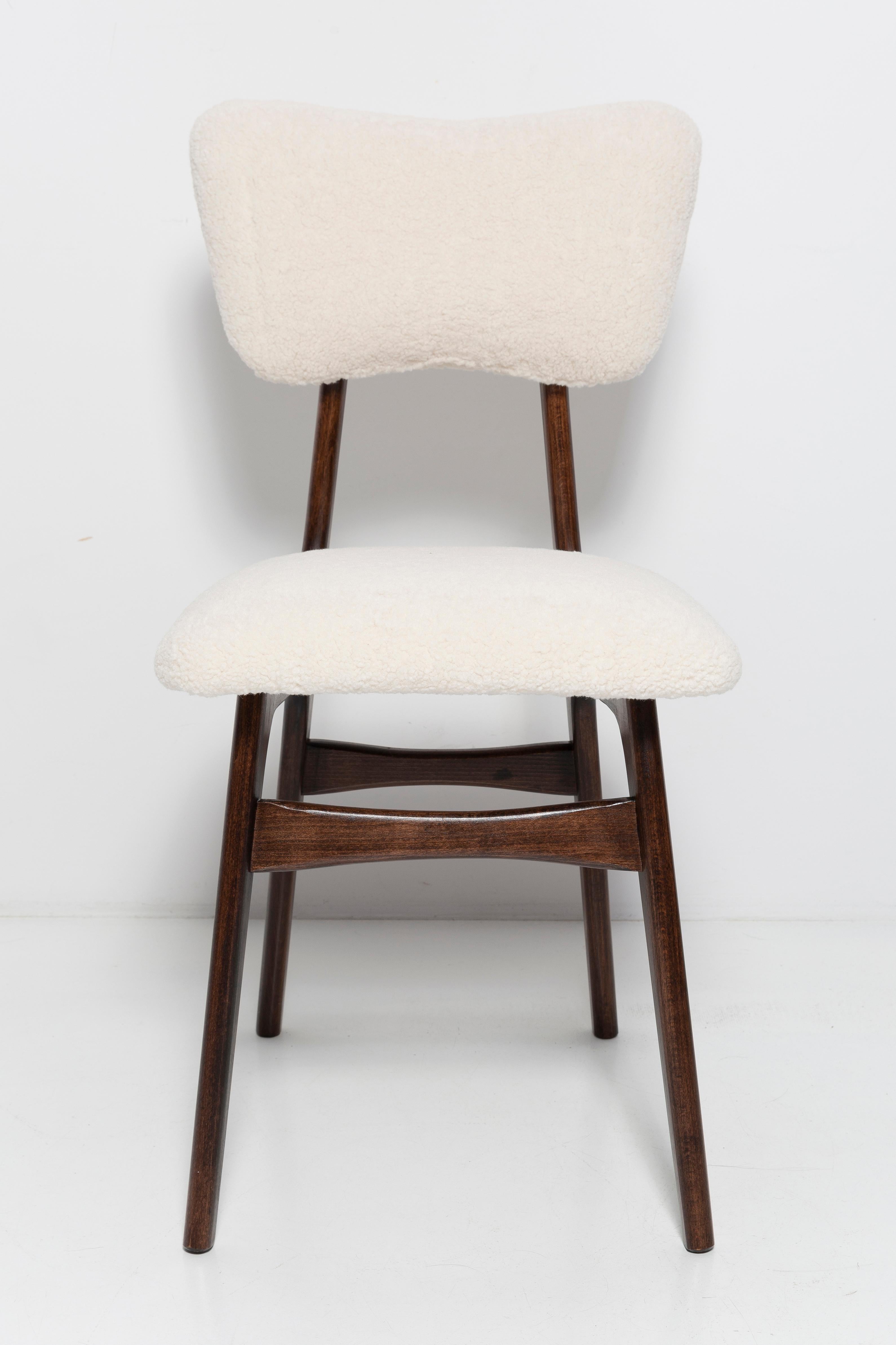 Set of Eight 20th Century Light Cream Boucle Butterfly Chairs, Europe, 1960s For Sale 2