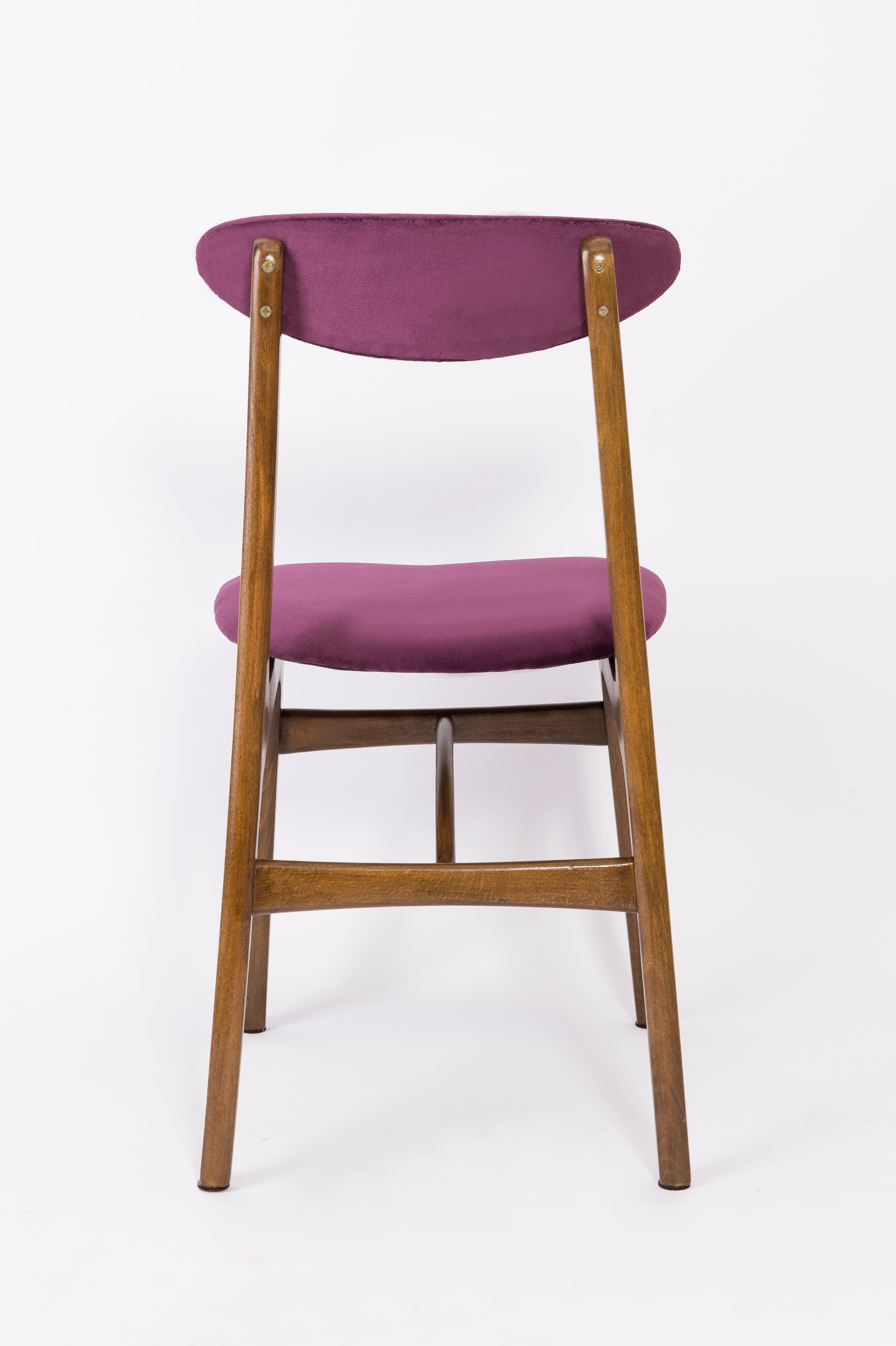 Set of Eight 20th Century Plum Velvet Rajmund Halas Chairs, 1960s In Excellent Condition For Sale In 05-080 Hornowek, PL