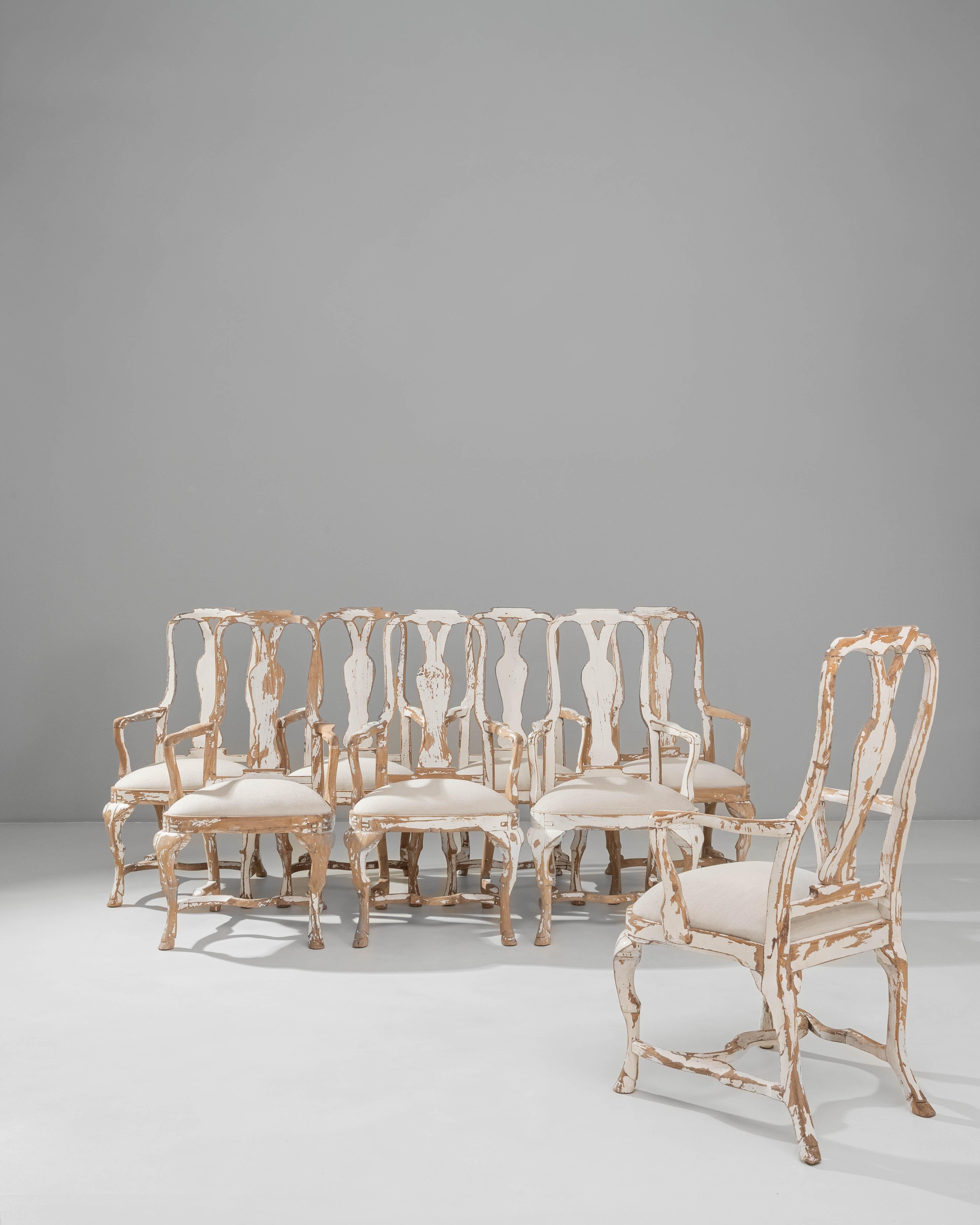 Set di otto sedie da pranzo rococò svedesi del XX secolo in legno patinato in vendita 7