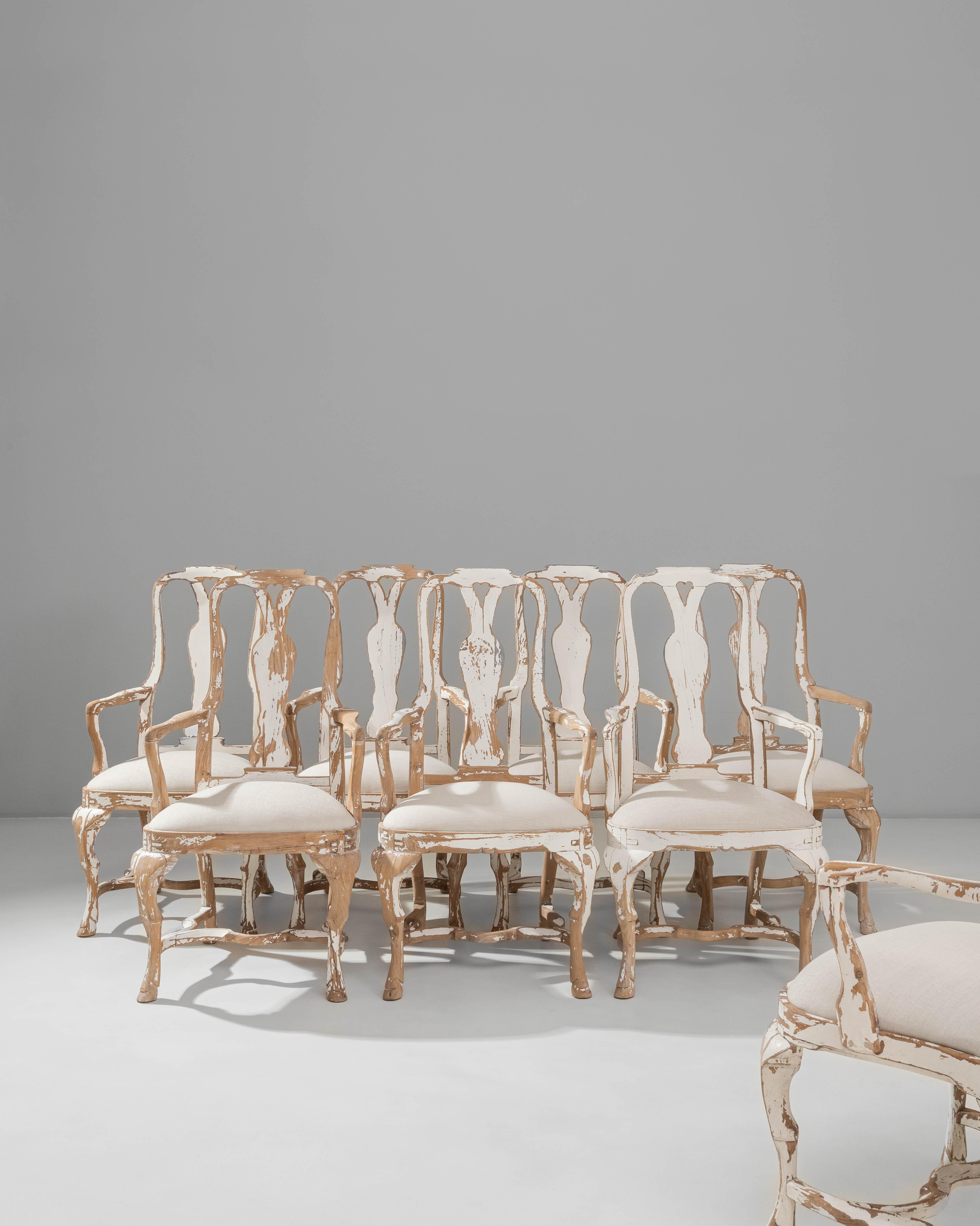 Set di otto sedie da pranzo rococò svedesi del XX secolo in legno patinato in vendita 10