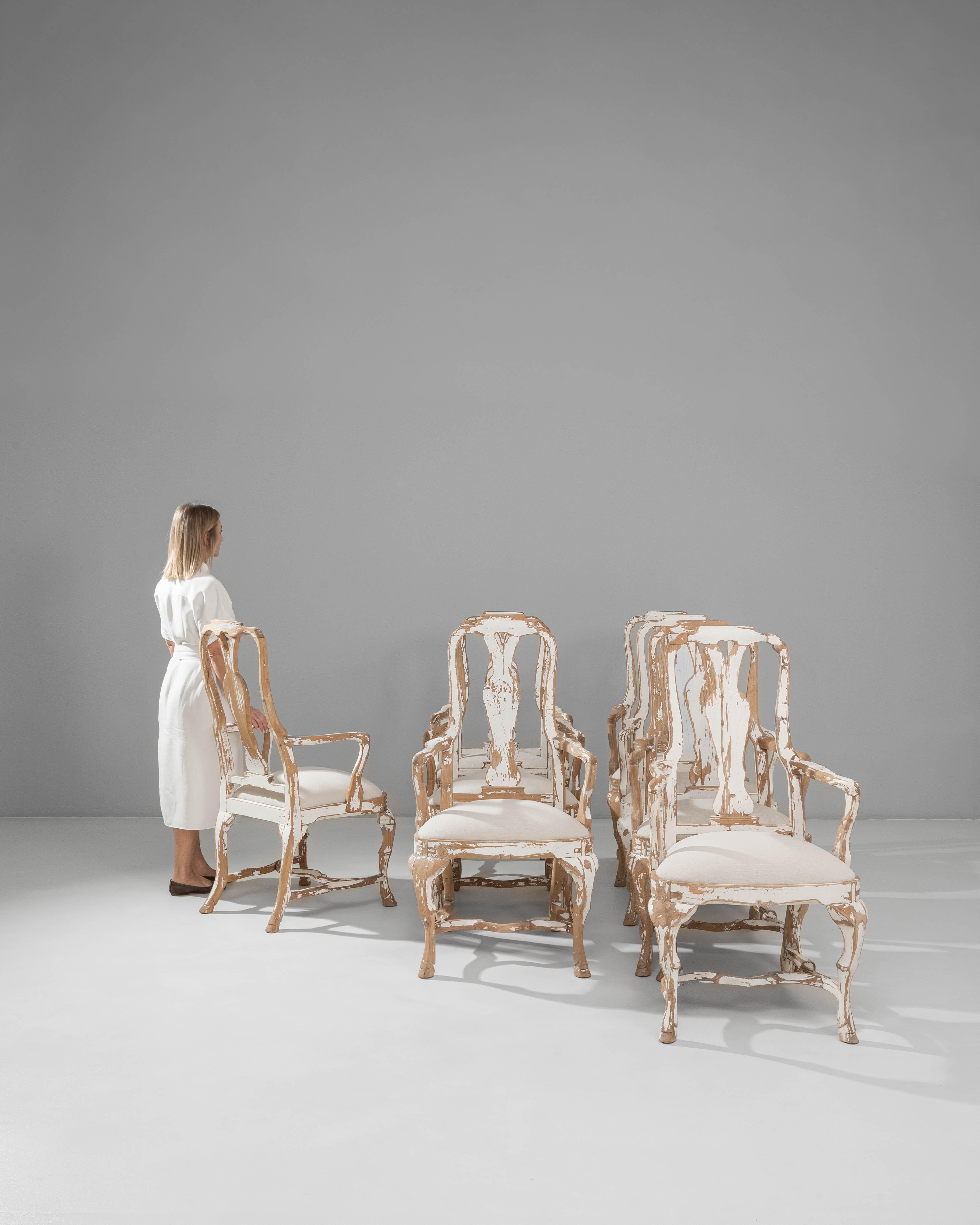 Neorococò Set di otto sedie da pranzo rococò svedesi del XX secolo in legno patinato in vendita